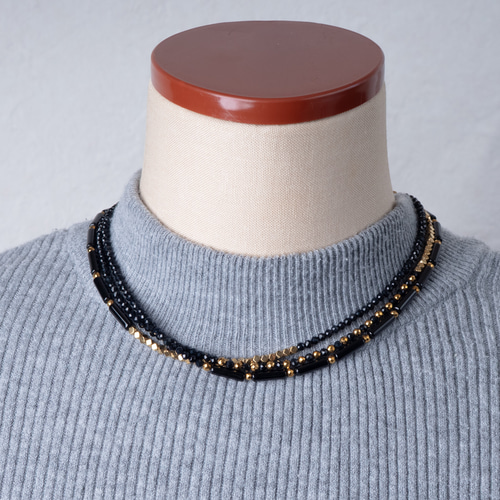 ブラックオニキス×ゴールドの3連ネックレス チョーカーにも 重ね付け