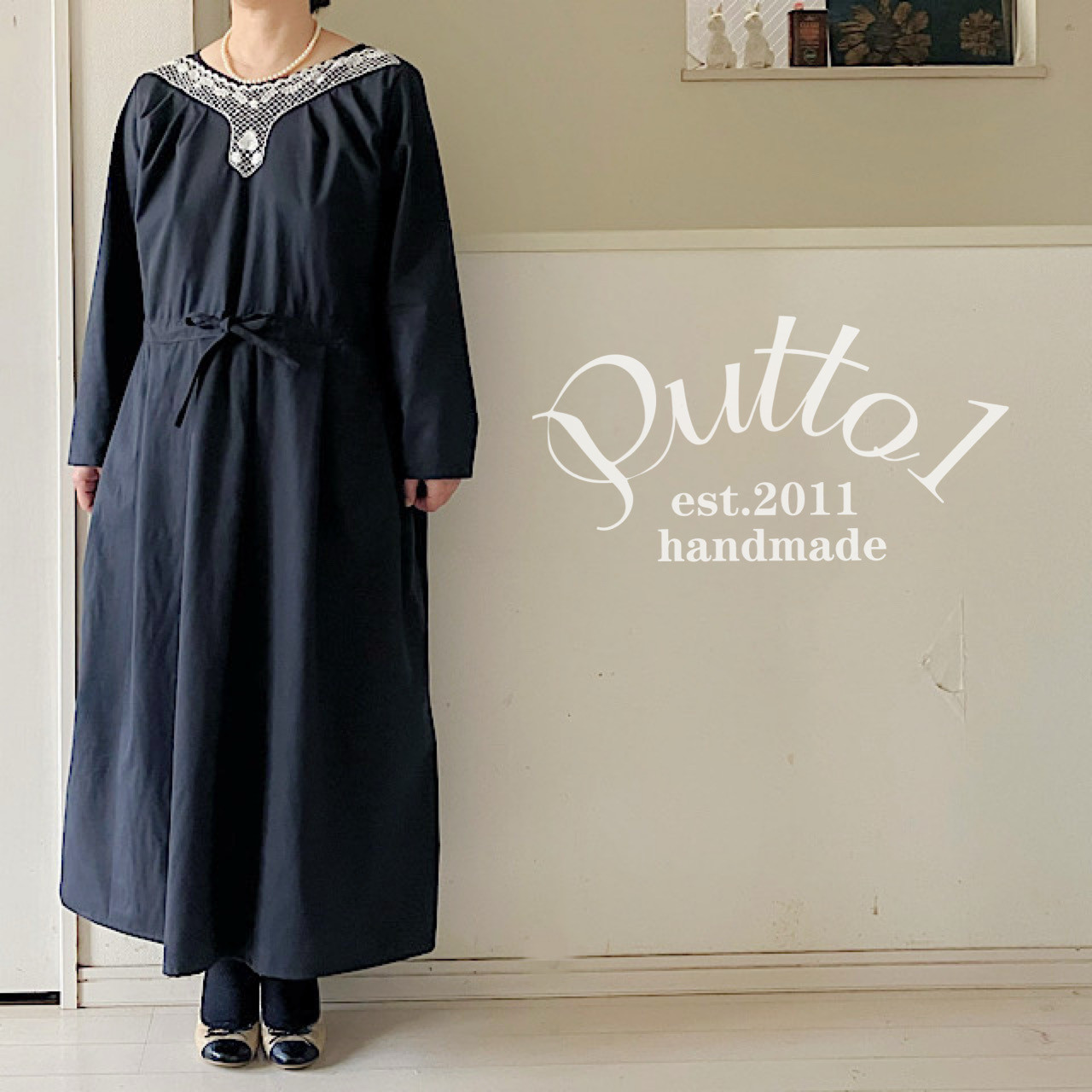 6着限定【受注生産】濃チャコール・コットン×ヨークレースのタックギャザー　リボンワンピース　マキシ丈　ポケットつき