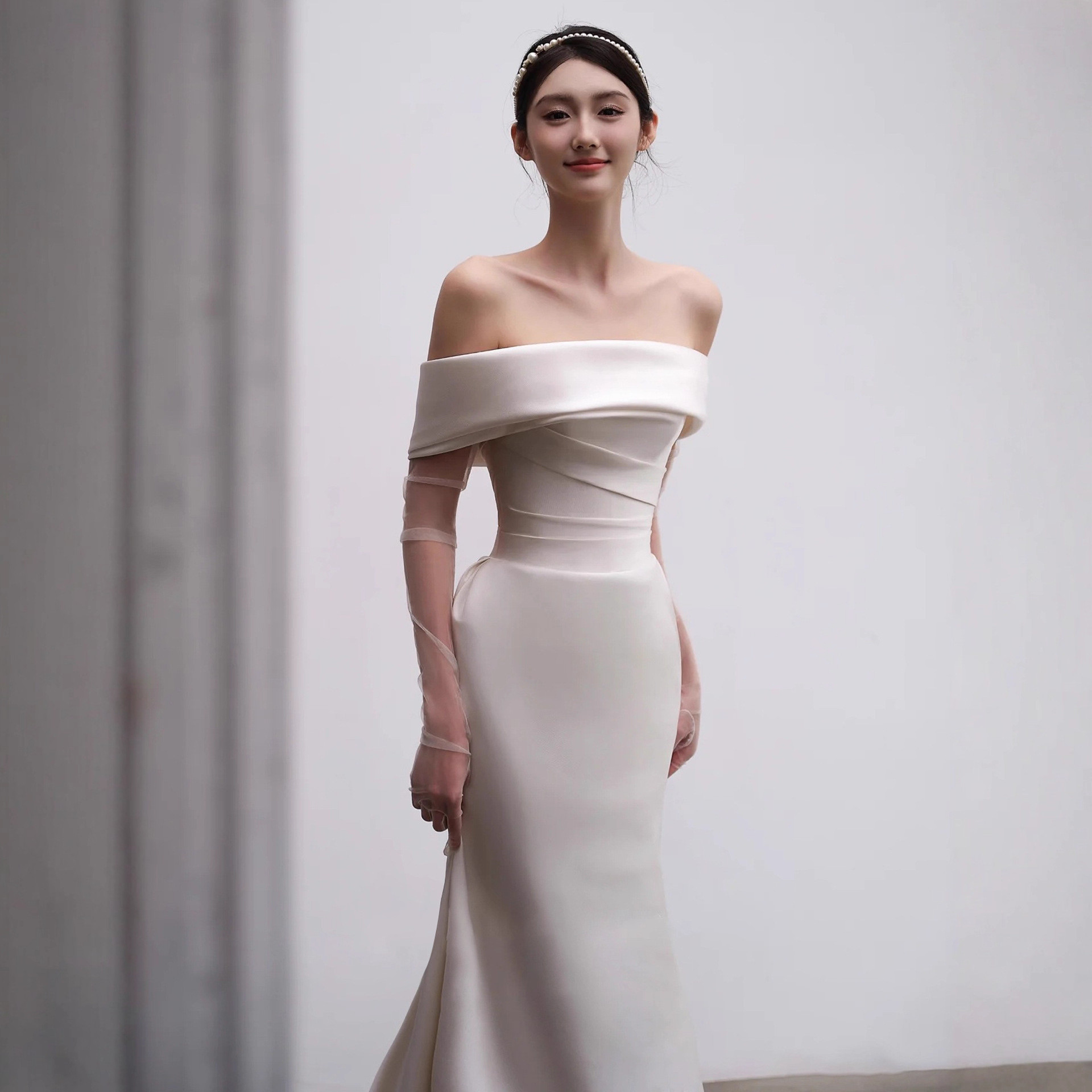 高級感 白 黒 サテン トレーン オフショルダー マーメイドドレス 結婚式 花嫁 誕生日 二次会 前撮り HL1375