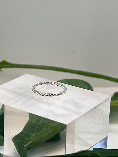 ツイストピンキーリング