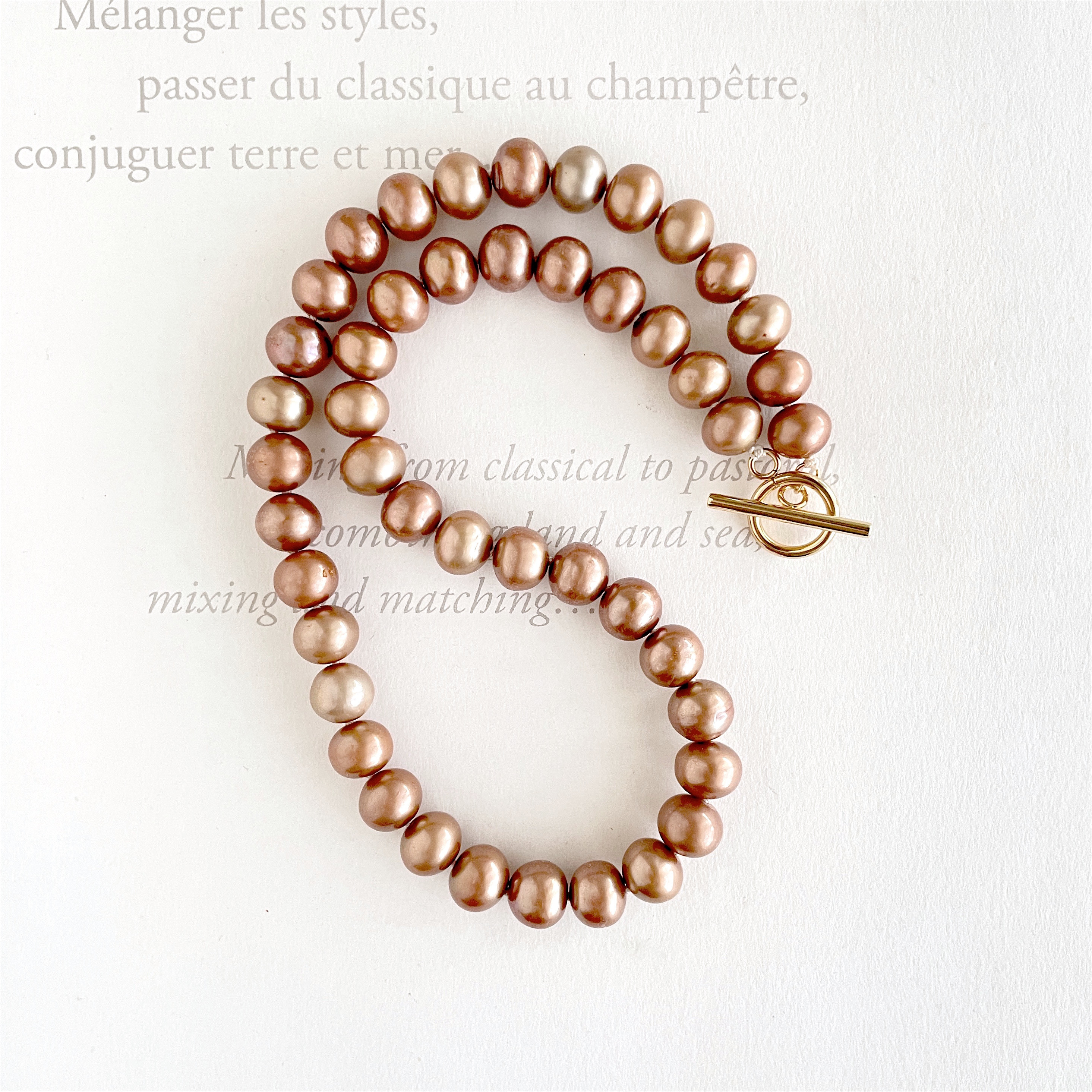 カフェオレカラーにグレージュ色をミックスした 大粒 淡水パールのチョーカー 約10〜10.5mm