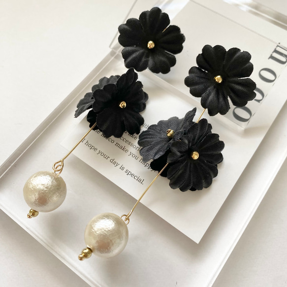 ♡ハンドメイド♡ビジューピアスイヤリング№831ブラックコットンパール ブラック フラワー 黒 花びら 大ぶり コットンパール ブライダル