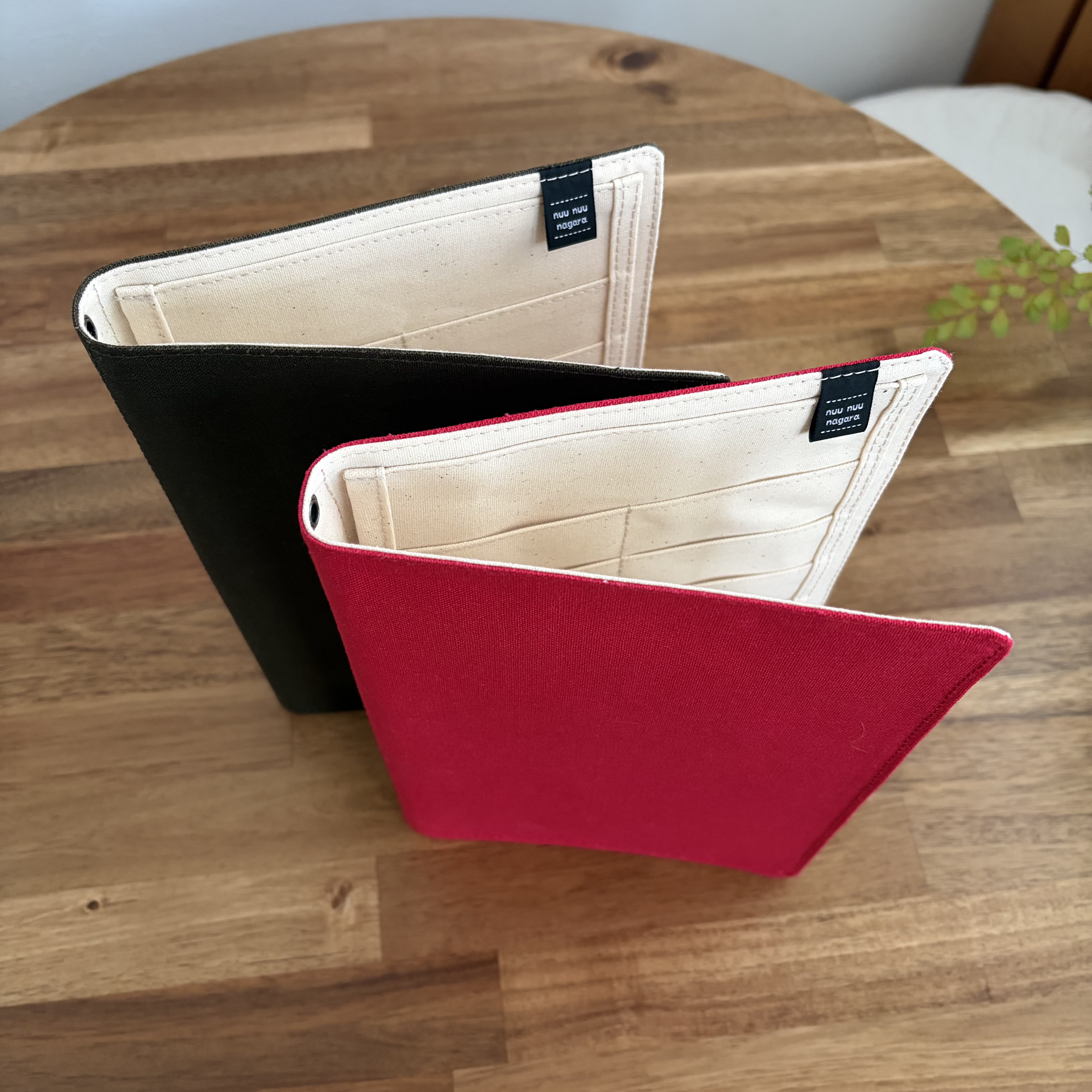 一体型輪針収納ケース「Neelde Book」赤・ダークオリーブ