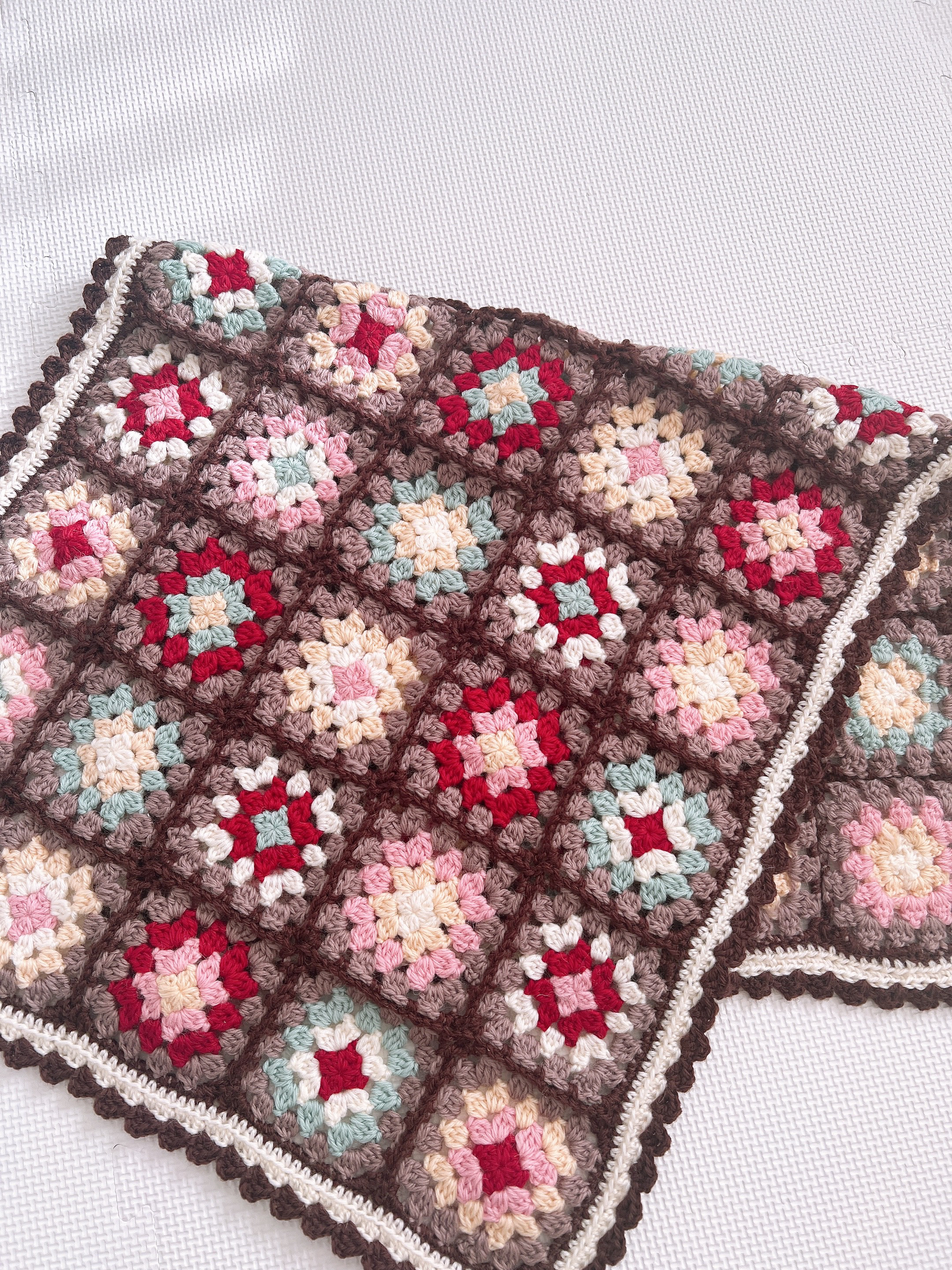 在庫限り　再販なし　グラニースクエア 手編みブランケット