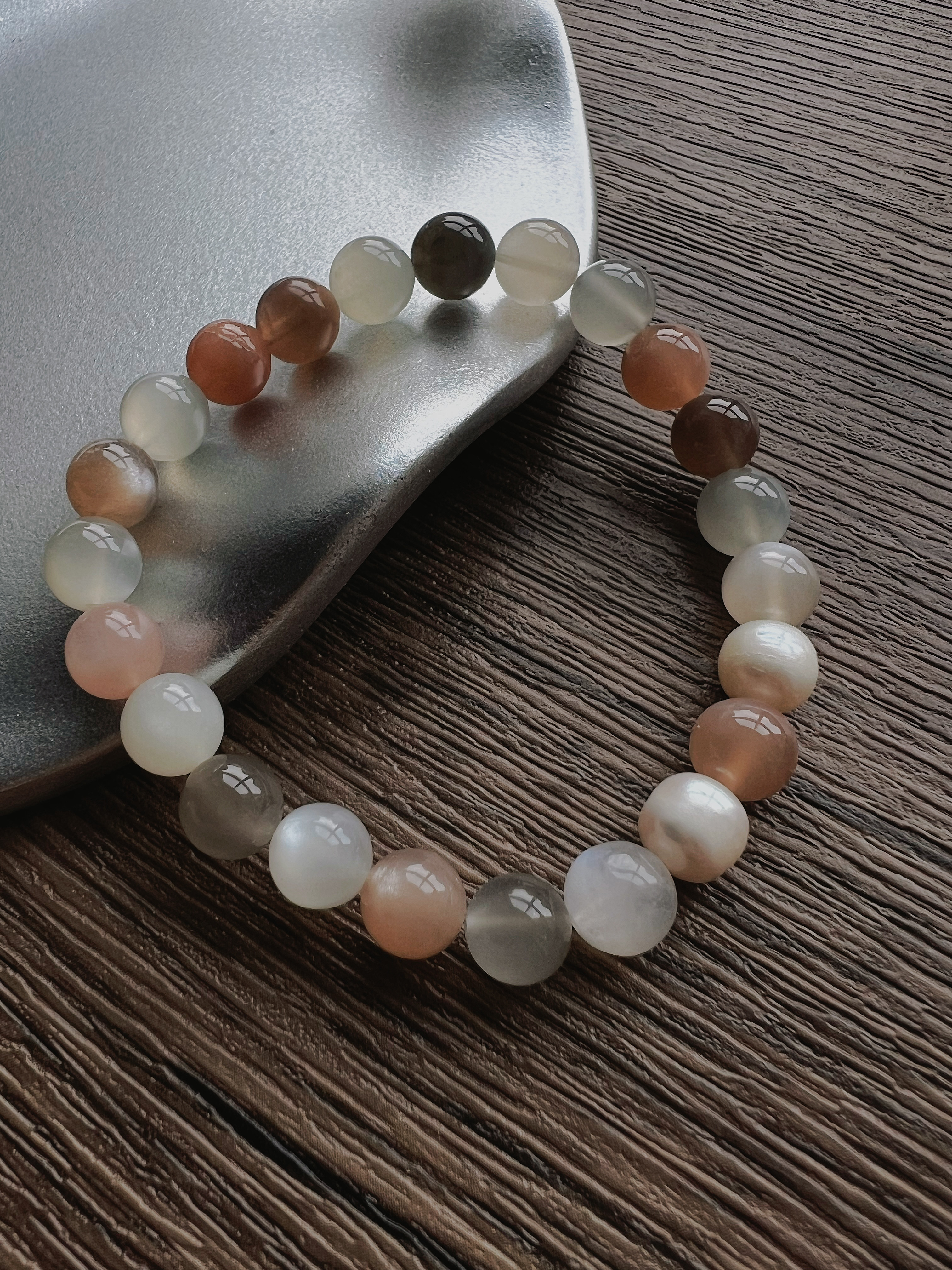 Luz オーラムーンストーン クリスタルブレスレット｜高品質8mm天然石×淡水パール｜北欧ミニマル 6,555円