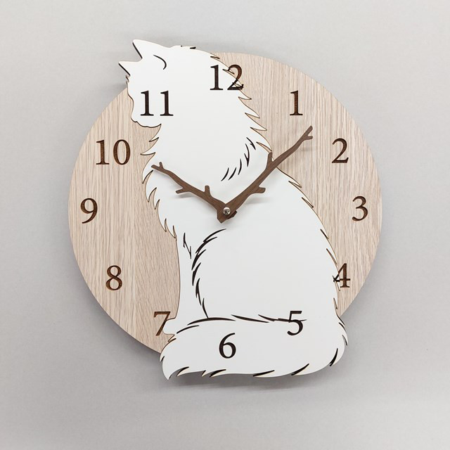 【名入れ・字入れ】　ねこちゃん はみ出し壁掛け時計 猫 長毛種　白　 静音時計