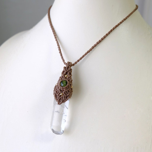 ペリドット（アメリカ産）水晶ポイント原石 （ブラジル産）マクラメ