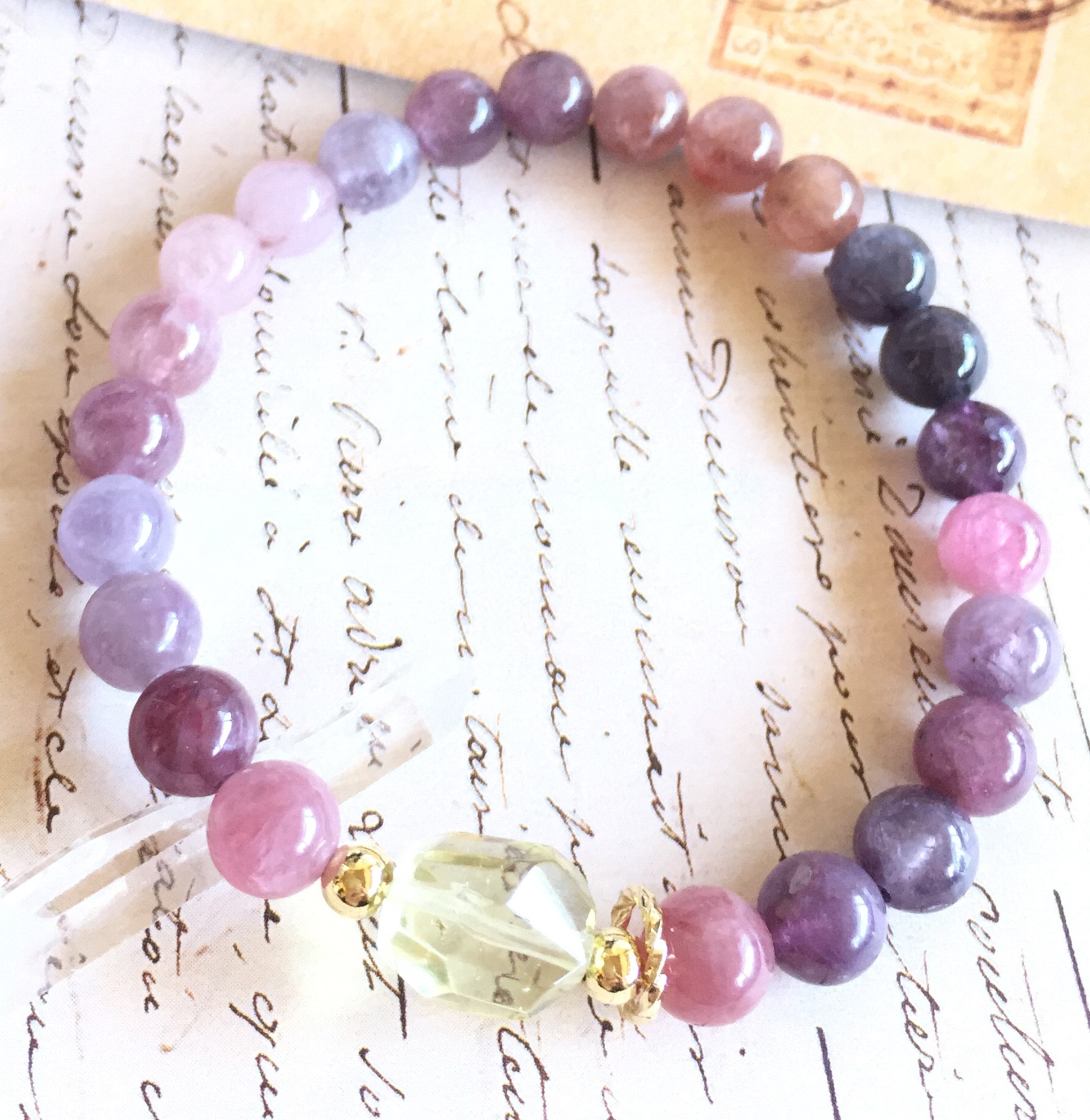 咲かせる可能性の花✴︎色の魔法、石の魔法✴︎リップスティックのような大人のカラーパレット✴︎リビアングラス、スピネル