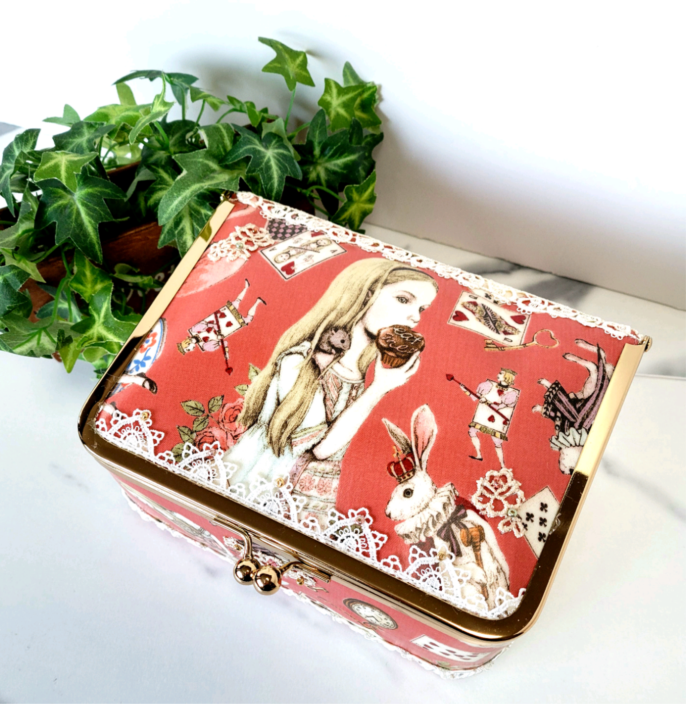 【希少・廃盤生地】ラミネートアリスのBOX型がま口ケース