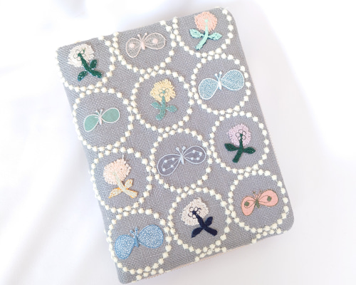 【マルチケース】ミナペルホネン タンバリン ベージュ〜母子手帳などの収納に ✿2026/01完成確認用 マルチケース 母子手帳ケース タンバリン グレー