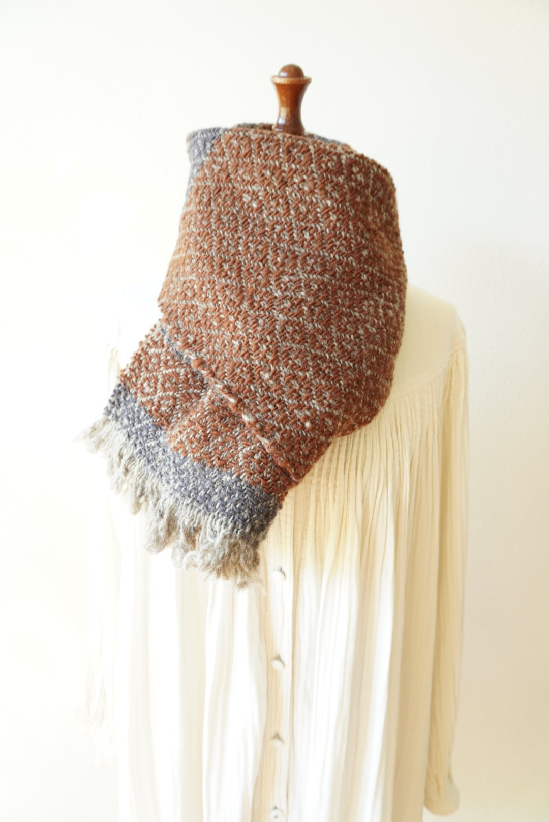 ホームスパン　雪の結晶柄マフラー　チョコ×パープル×ナチュラルグレー