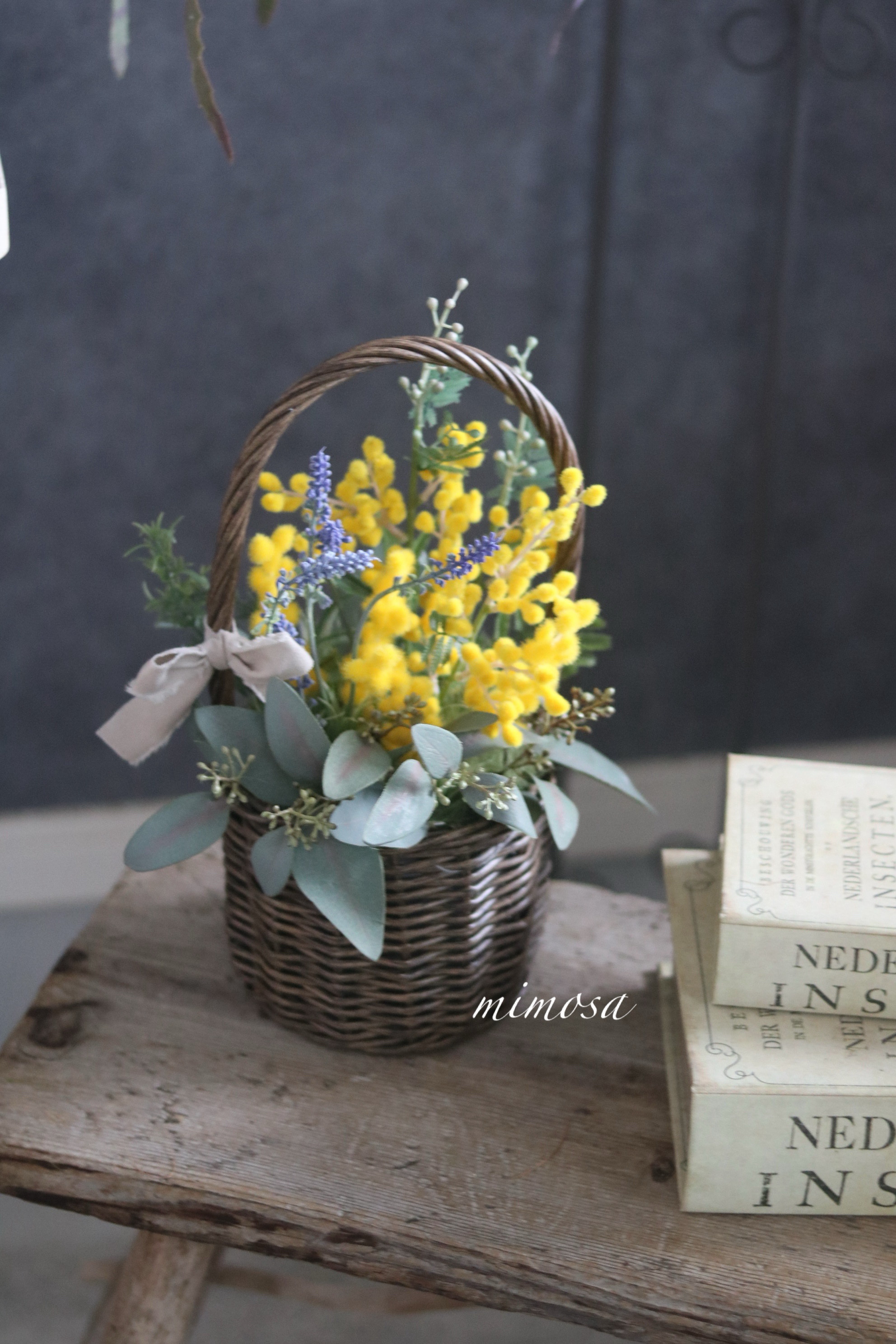 大切な方へのプレゼントに♡大人気ミモザとユーカリ・ラベンダーのバスケットアレンジ