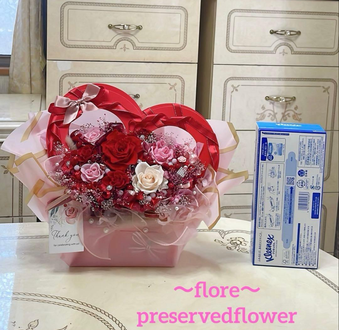 【送料無料、ラッピング込み】✨豪華✨ハート型BOX✨可愛いバラミックスプリザーブドフラワーアレンジメント✨✨