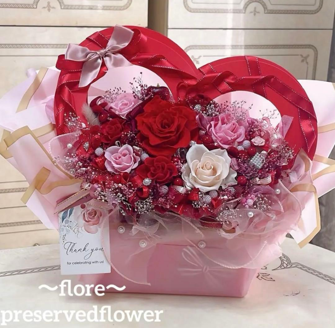 【送料無料、ラッピング込み】✨豪華✨ハート型BOX✨可愛いバラミックスプリザーブドフラワーアレンジメント✨✨