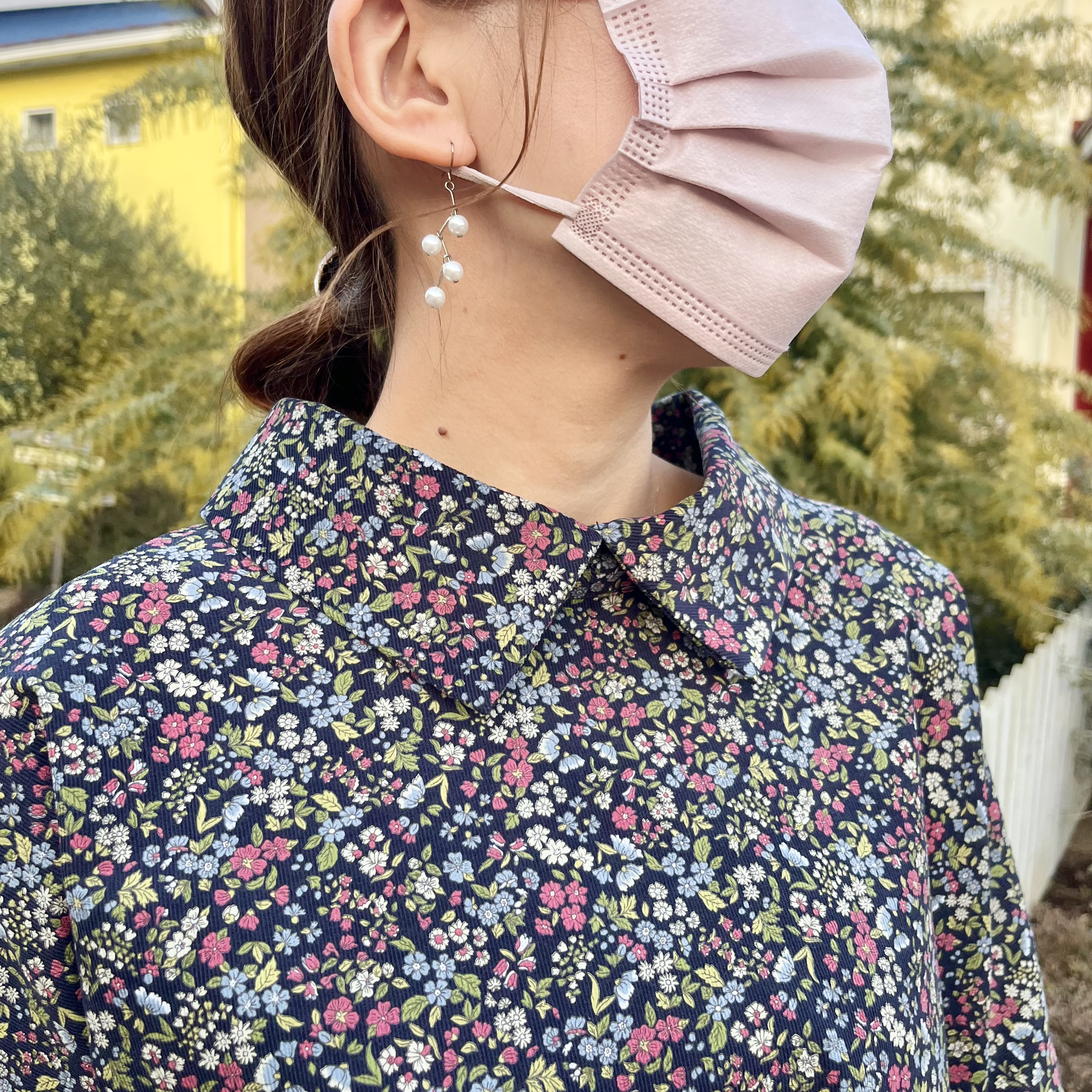 袖あらま♪花柄コーデュロイのロールカラーブラウス