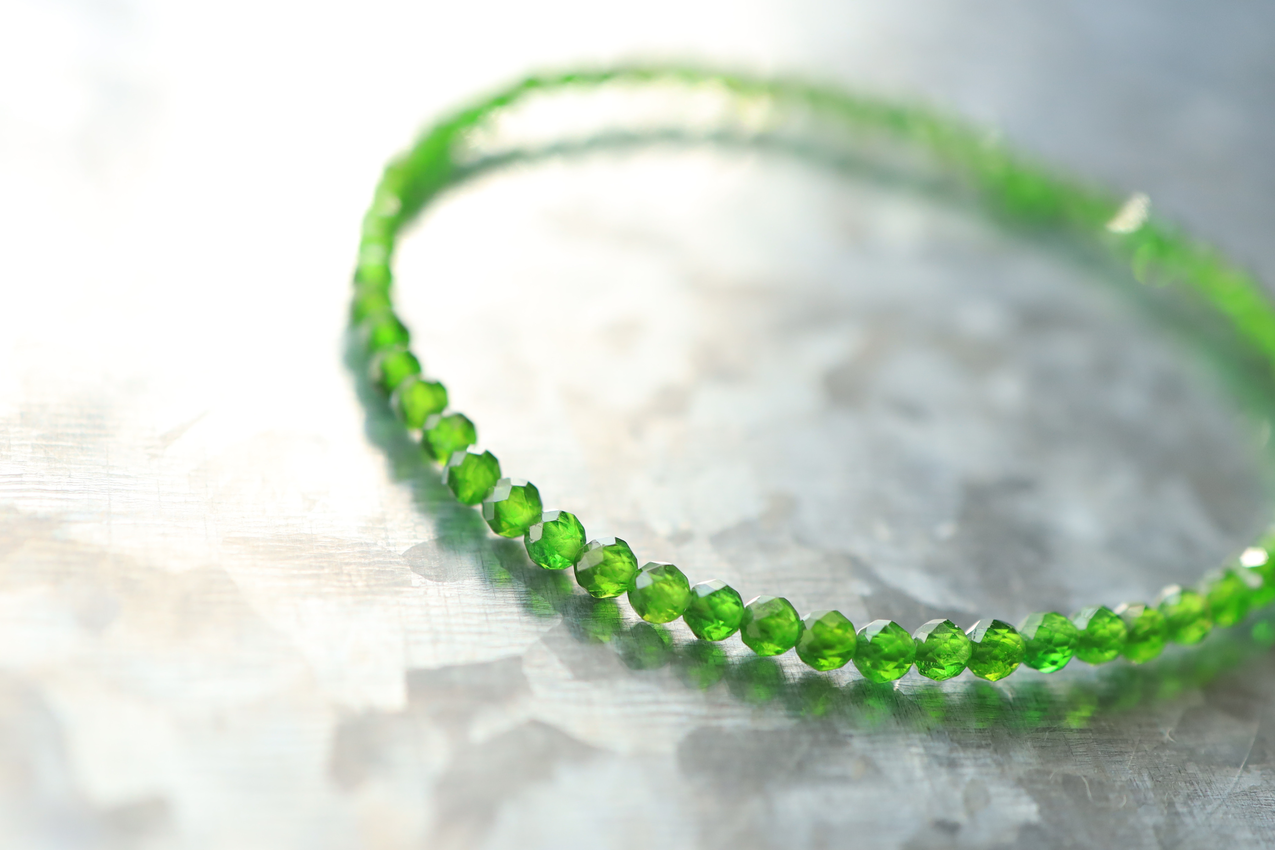 …☆プレミアムブレス☆とっても小さい☆クロムダイオプサイト：3ミリ（ラウンドカット）☆天然石ブレスレット☆…