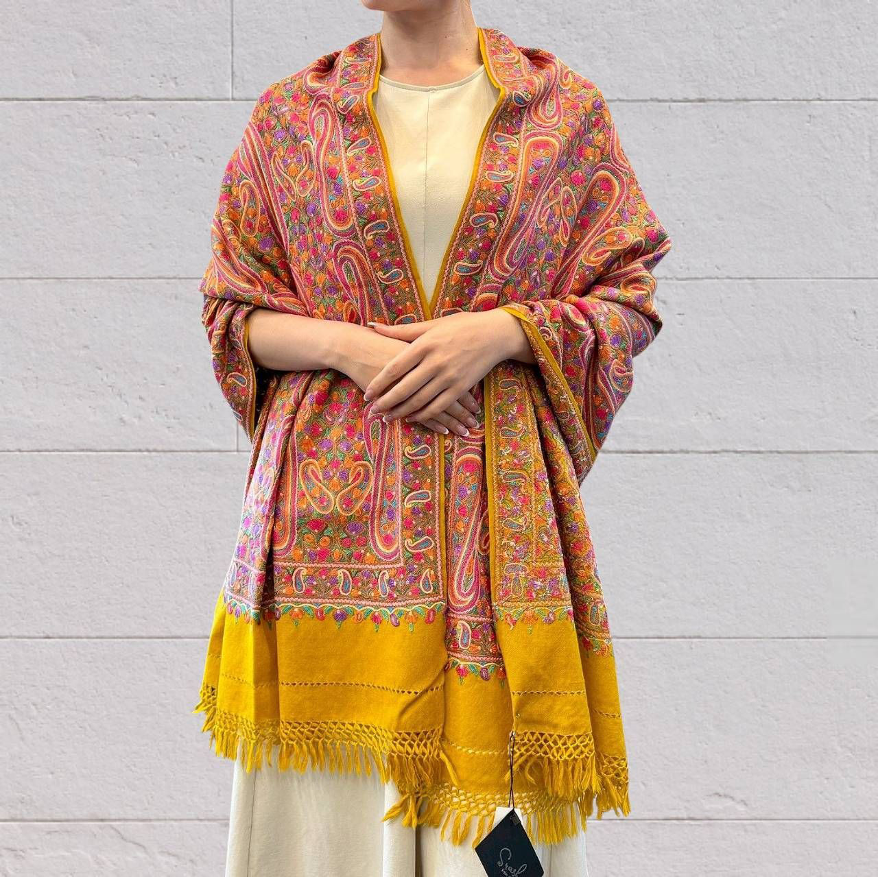 カシミール ショール 刺繍 メリノウール 手刺繍 シルク糸使用 ストール ペイズリー総柄 マスタードカラー インド製