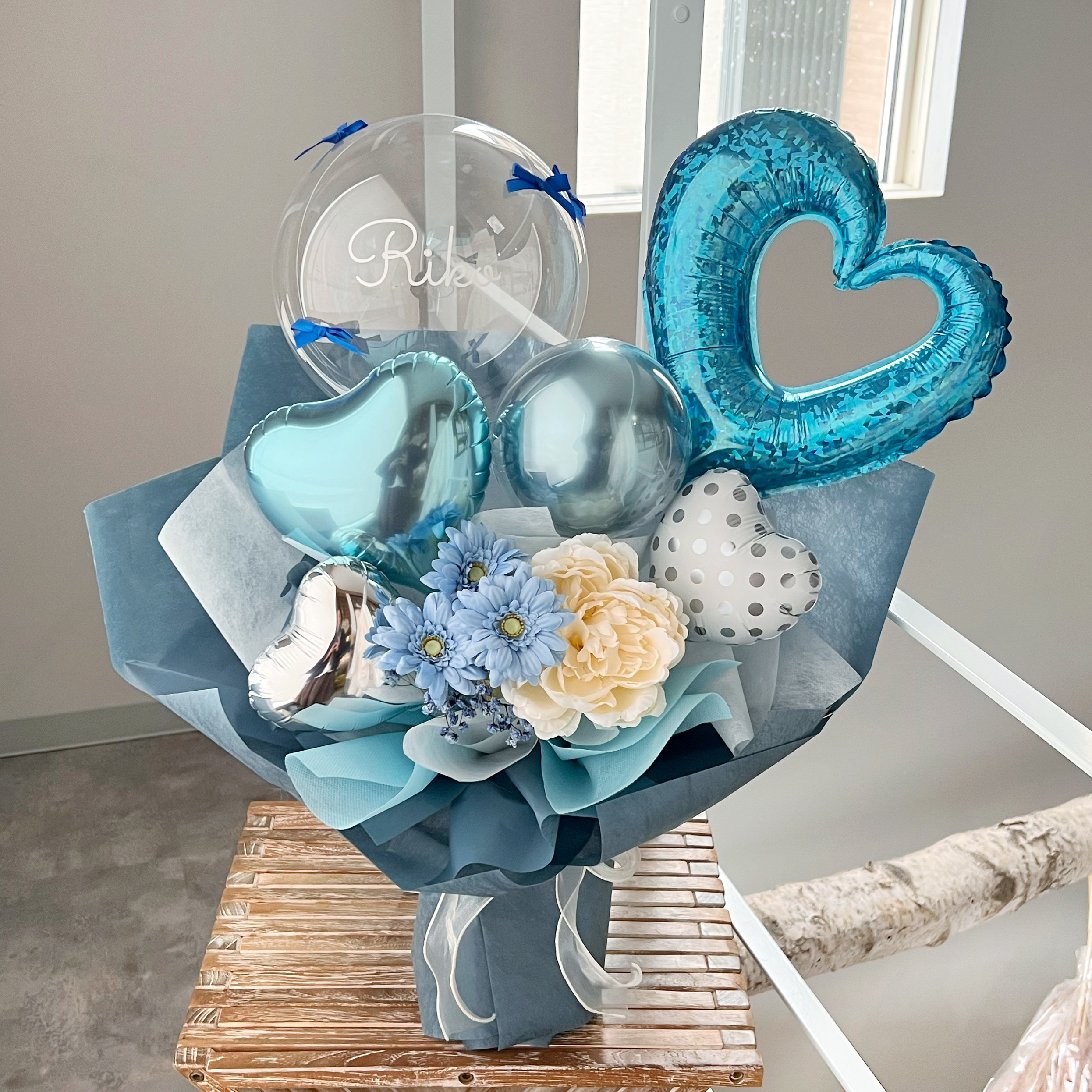 お花屋さんのバルーンフラワー　花束　B315　ドット ブルー　成人式　卒業式　結婚祝い　誕生日　開店祝い　発表会