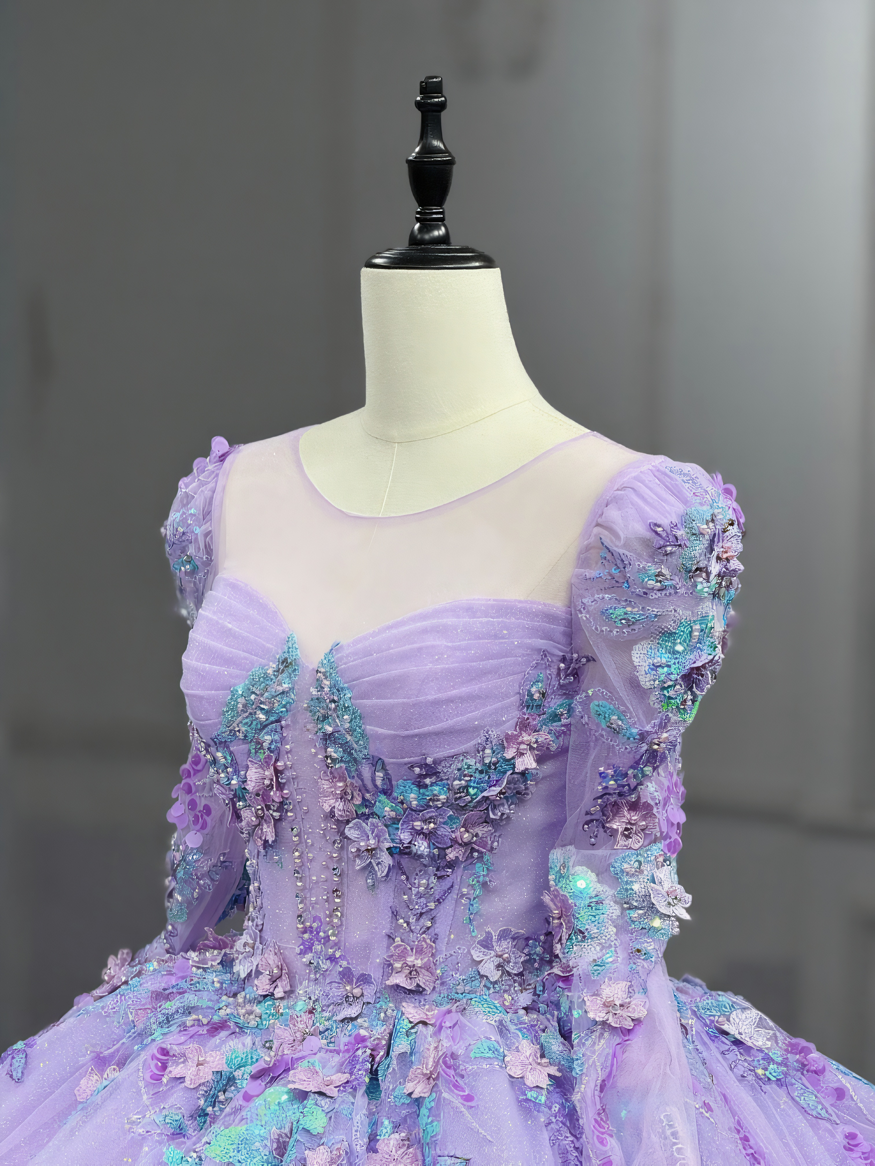 たっぷりなお花刺繍　イリュージョンネック　カラードレス　プリンセスライン　フレアスカート　ボリューム感　上品　ブライダル