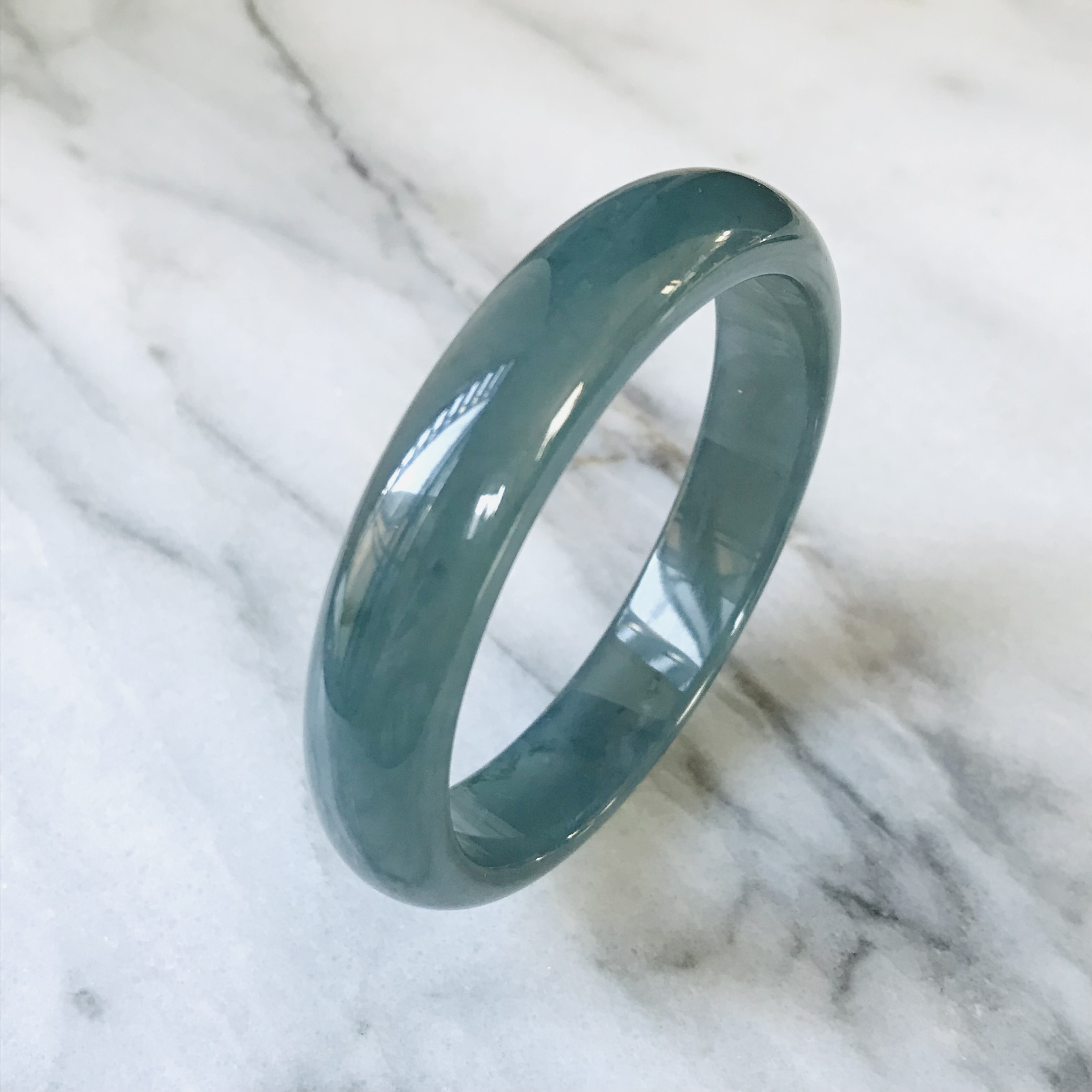 【B4010-0226】ジェイド　翡翠　ヒスイ　一点もの　希少　バングル　グアテマラ産　56.0mm