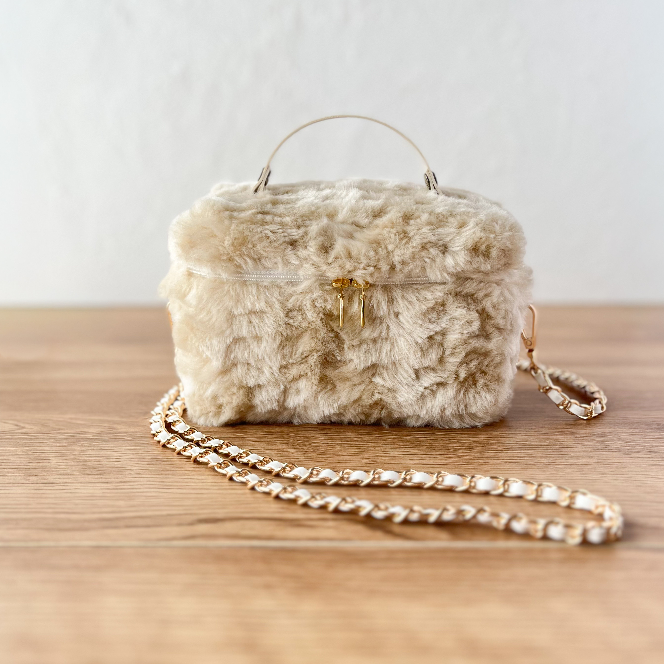 【ファー バニティバッグ｜ベージュ】― 2way・ショルダーチェーン付き