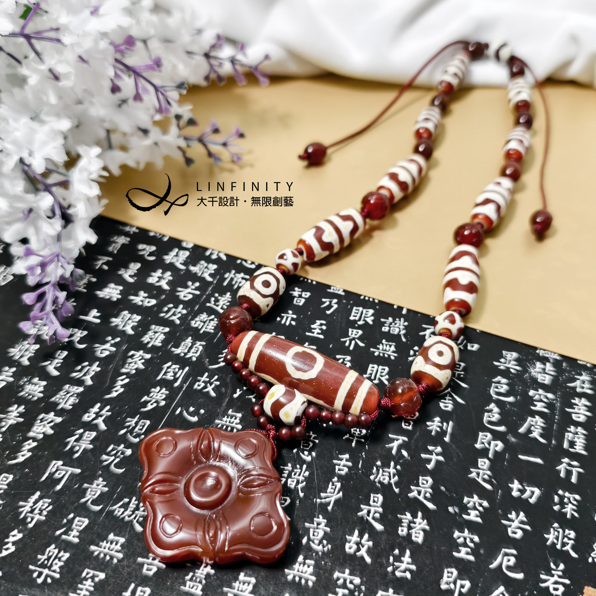 ✦❀ 新年のお祝い | 宝石 50% オフ ❀✦ 三つの目（幸運、繁栄、長寿）と二つの目（虎の歯）が付いた赤翡翠瑪瑙のビーズネッ