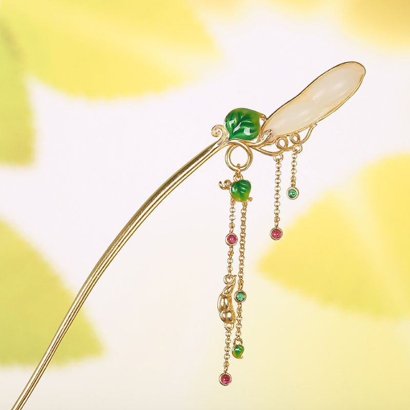 豆のかんざし - 葉っぱは七宝焼で鮮やかな緑に仕上げる　K206 40,820円