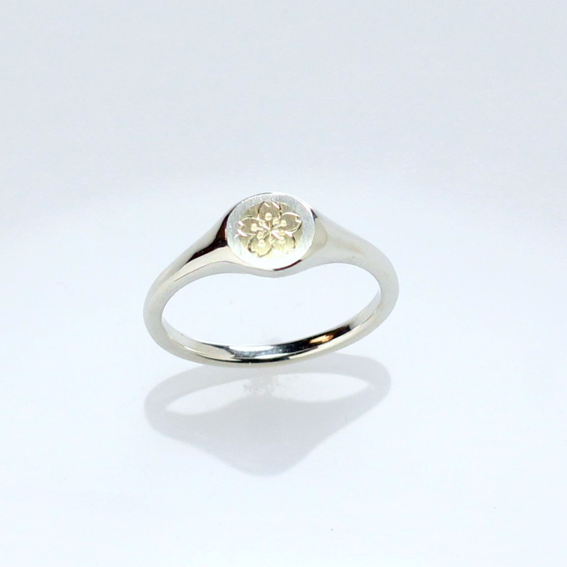 Sv925＆K10【象嵌×手彫り】リング 　桜彫り