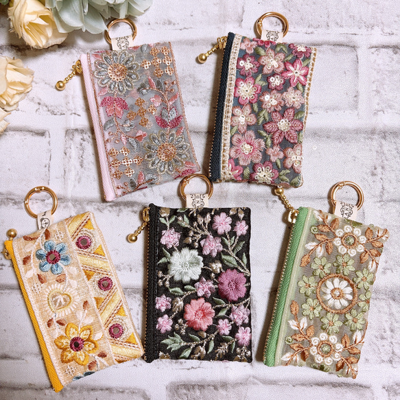 コロ様 インド刺繍生地 ポーチ ハンドメイド インド刺繍生地 ポーチ・上品なデザインの刺繍生地・ オフホワイト系