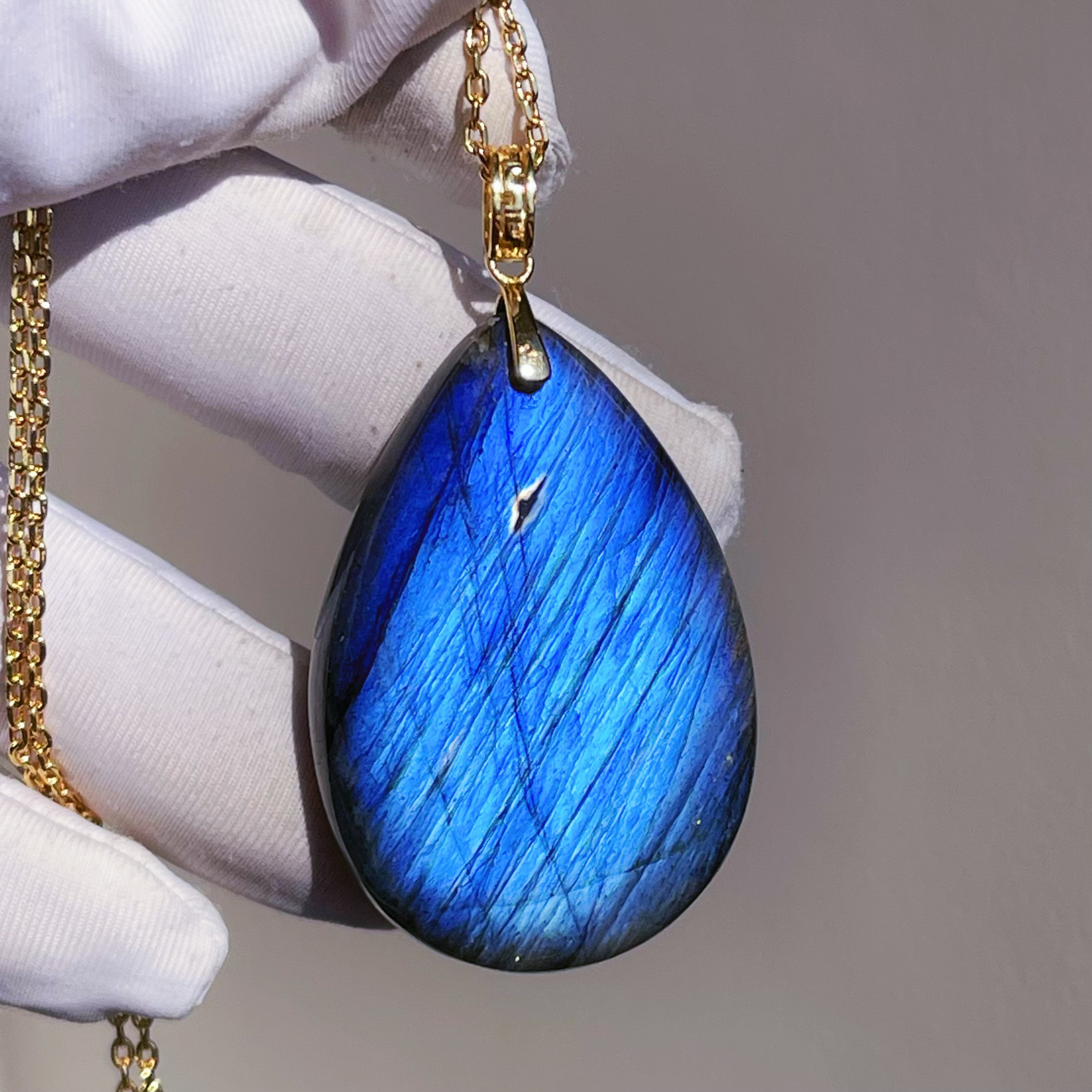 ★天然石★美しいディープブルーしずく♡大玉！高品質天然ラブラドライトネックレス