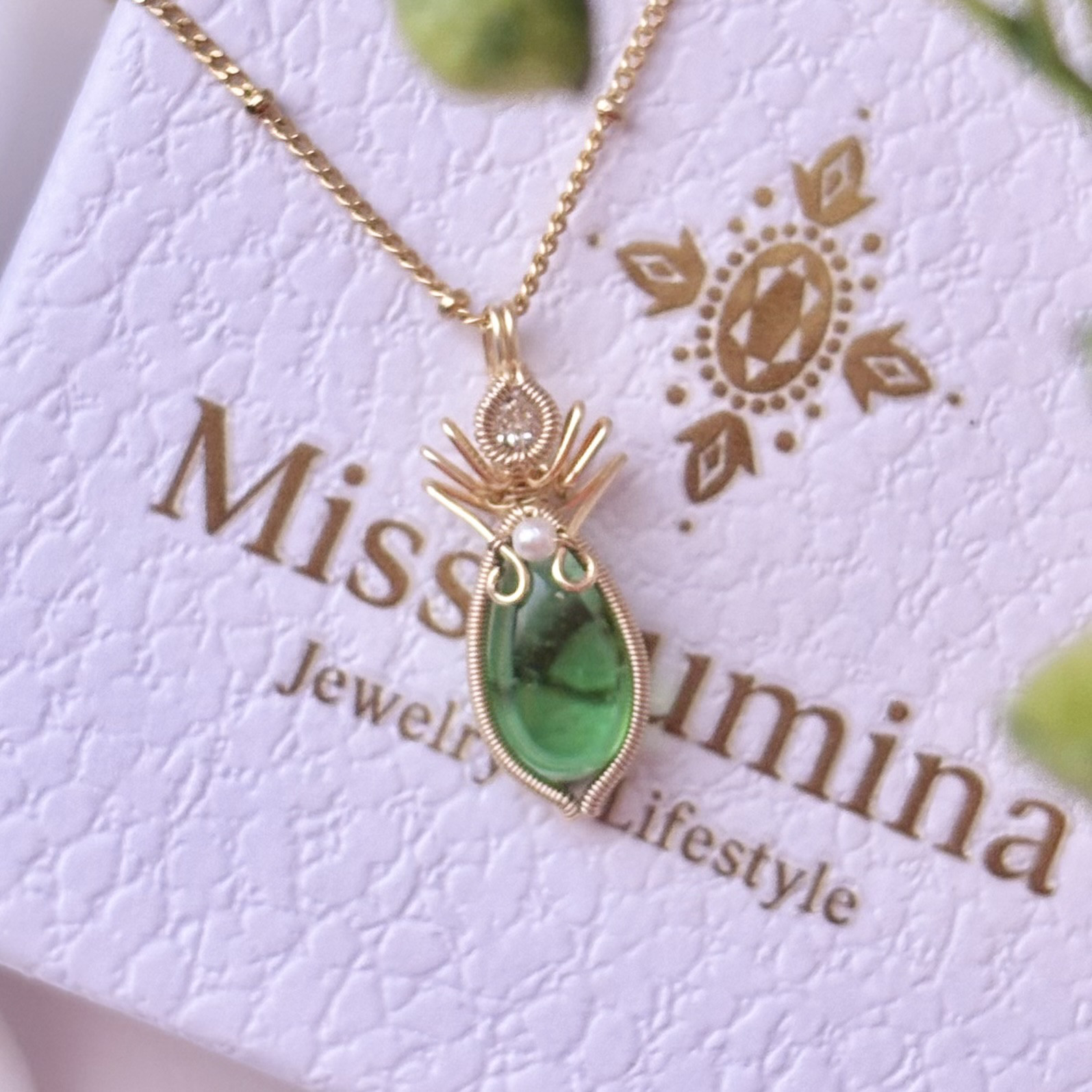 アンダラクリスタル[エメラルド・シフト・ノクターン]ワイヤージュエリー ネックレス トップ