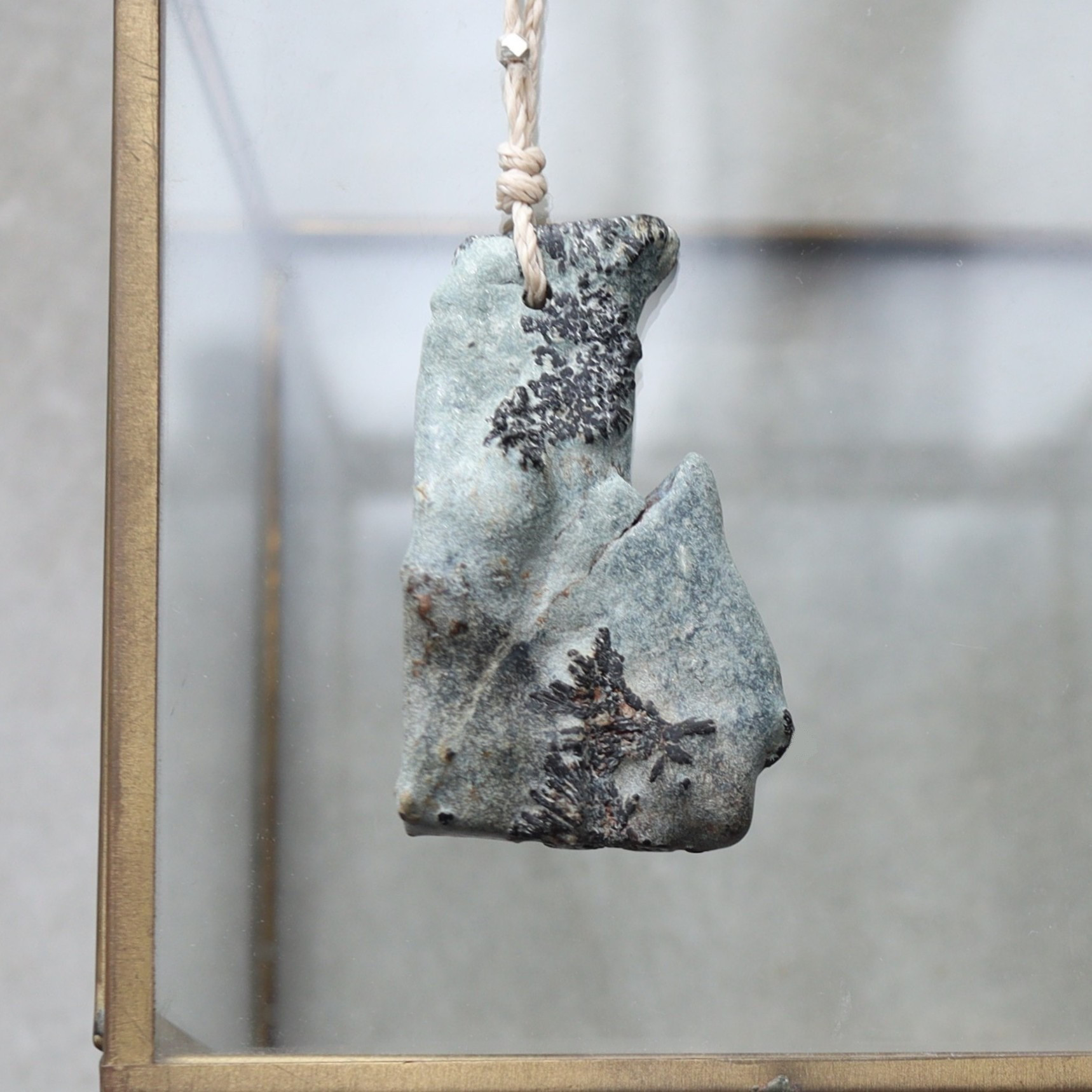 大分県尾平産 トルマリン in 凝灰岩　ストリング ネックレス　＊Ecru　国産天然石