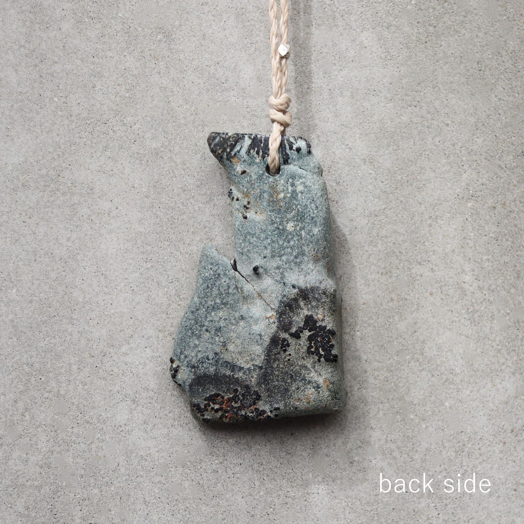 大分県尾平産 トルマリン in 凝灰岩　ストリング ネックレス　＊Ecru　国産天然石