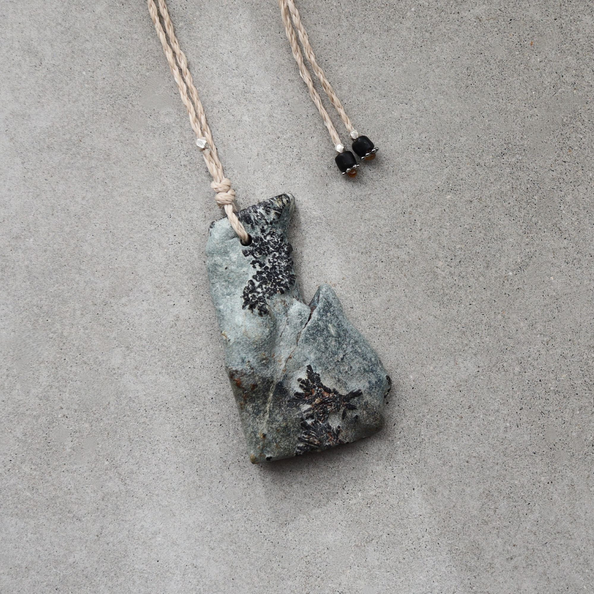 大分県尾平産 トルマリン in 凝灰岩　ストリング ネックレス　＊Ecru　国産天然石