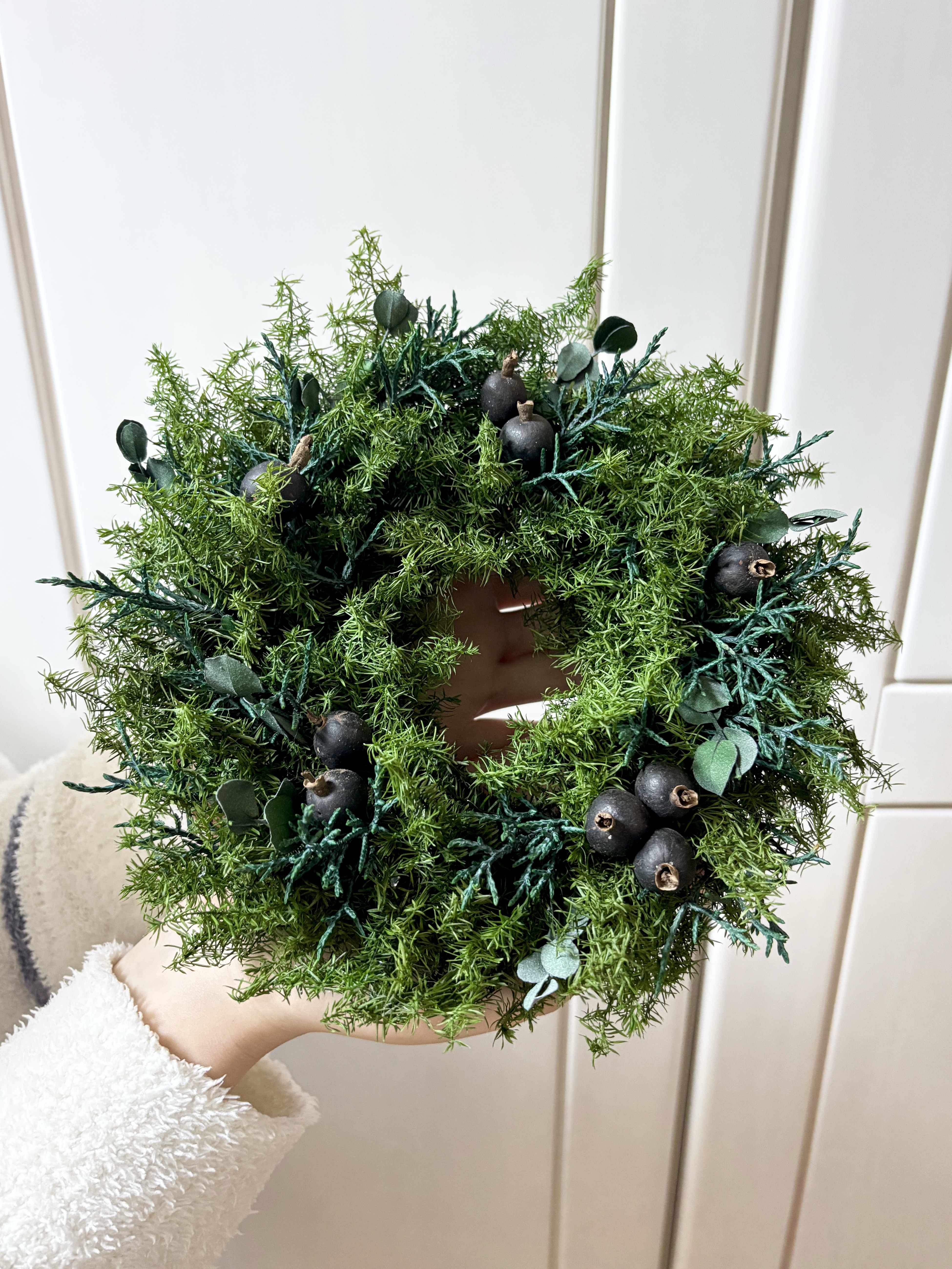 プリザーブドグリーンの癒しリース｜ブラックベリーとユーカリのナチュラルグリーンリース｜通年飾れる壁飾り