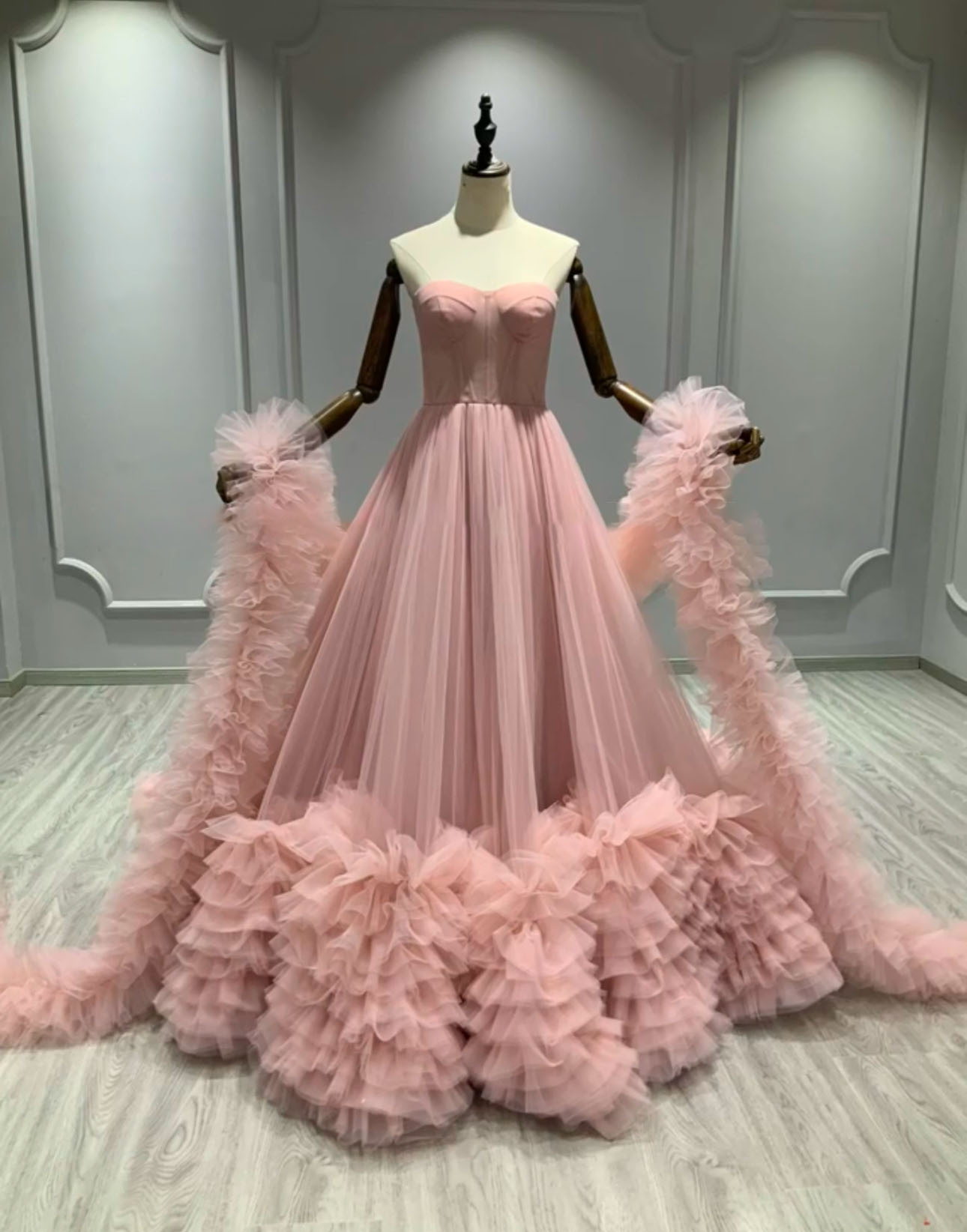 高級感！ピンクソフィア　お色直し　編み上げ　ギャザー　ラッフルスカート　ブライダル　プリンセスライン　前撮り2次会披露宴