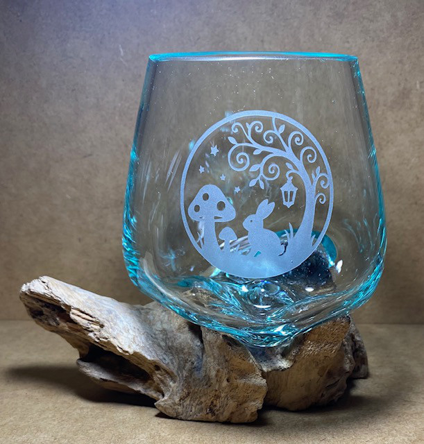 森うさぎの流木ガラス 光が遊ぶ一点物 流木 イラスト彫刻　世界で一つの作品