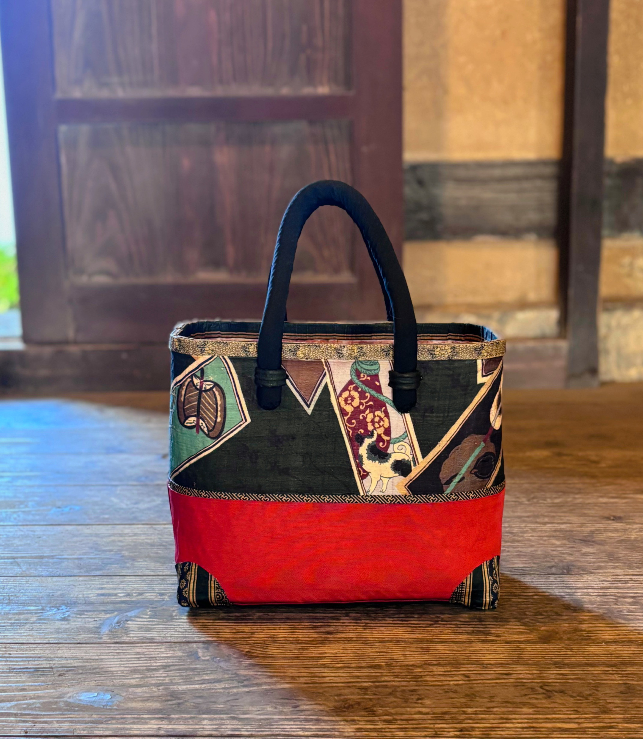 ヴィンテージ着物裏地　わんこ＆笹（Mサイズ）かごバッグ　一閑張り・一貫張り