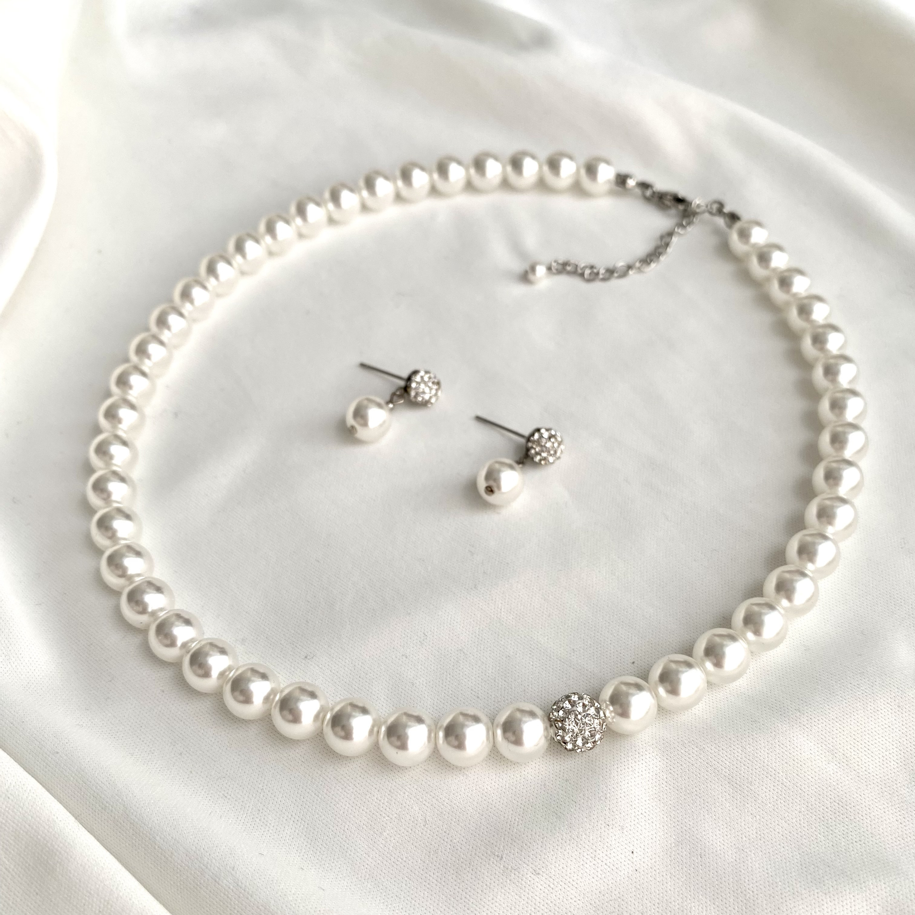 【シルバー金具】パヴェボール×8mmパール ネックレス＆ピアス（イヤリング）2点セット　フォーマル