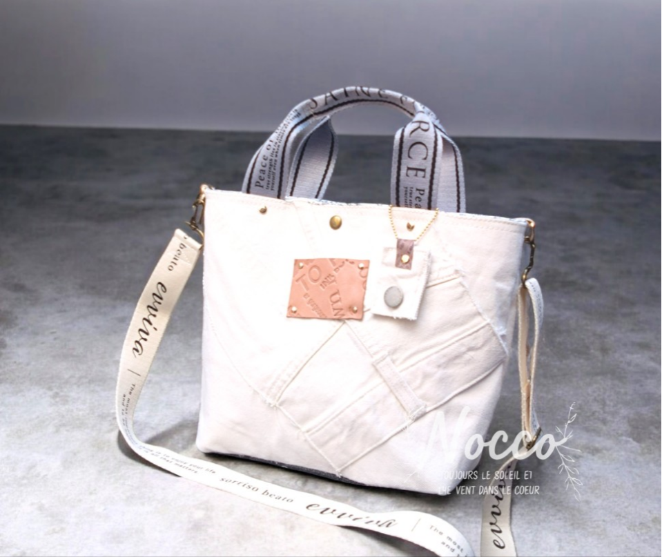 №831【White DENIM✖️英字柄トートバッグ⚮̈♥】デニムリメイクバッグ/1点もの/2way/ショルダーバッグ