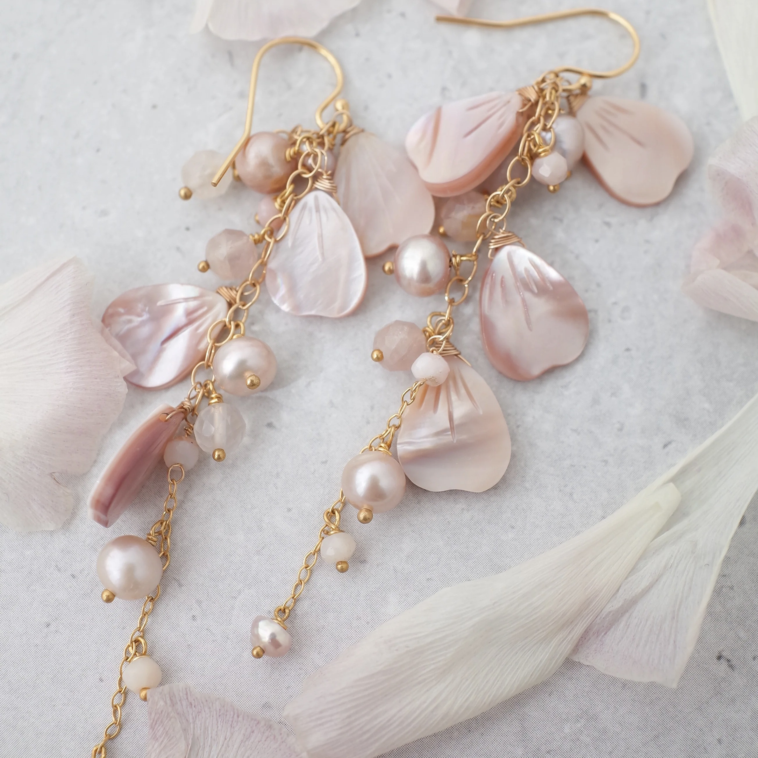 ピンクシェルの桜ピアス / 14KGF