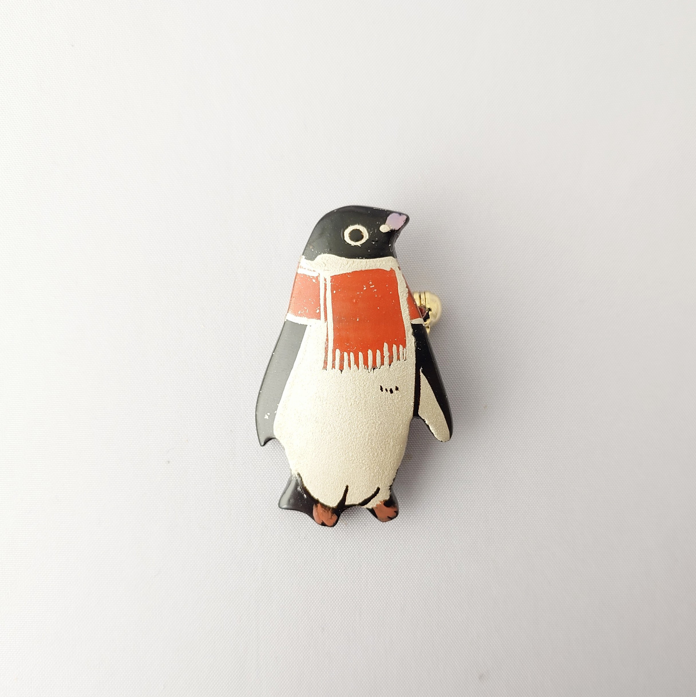 マフラーアデリーペンギン 漆ブローチ