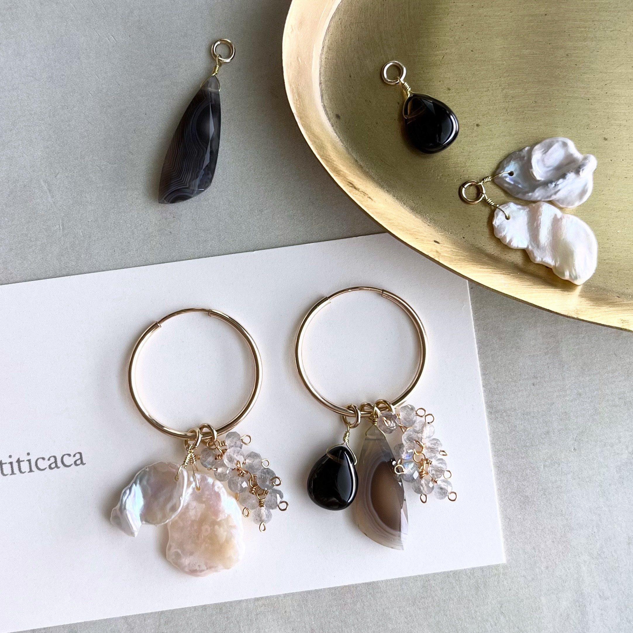 ボツワナアゲートと花びら型淡水パール、スモーキークォーツの着せ替え【チャームセット】