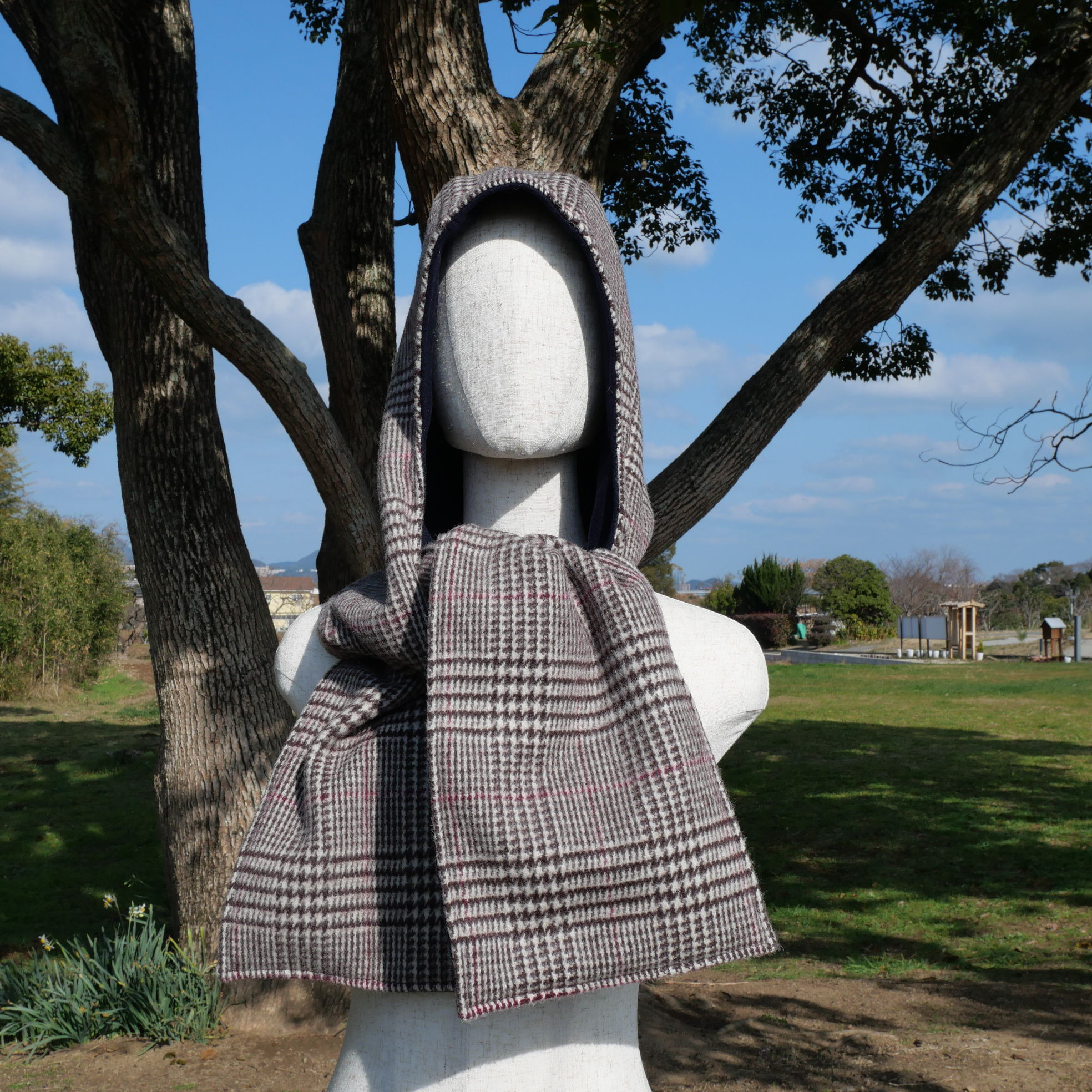 ミュール紡ウールグレンチェック×ネイビーモッサ―のフード付きマフラー（リバーシブル）軽量299g／大判170cm