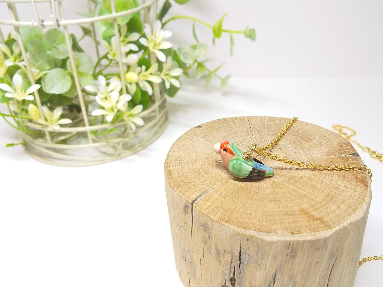 コザクラインコのネックレス