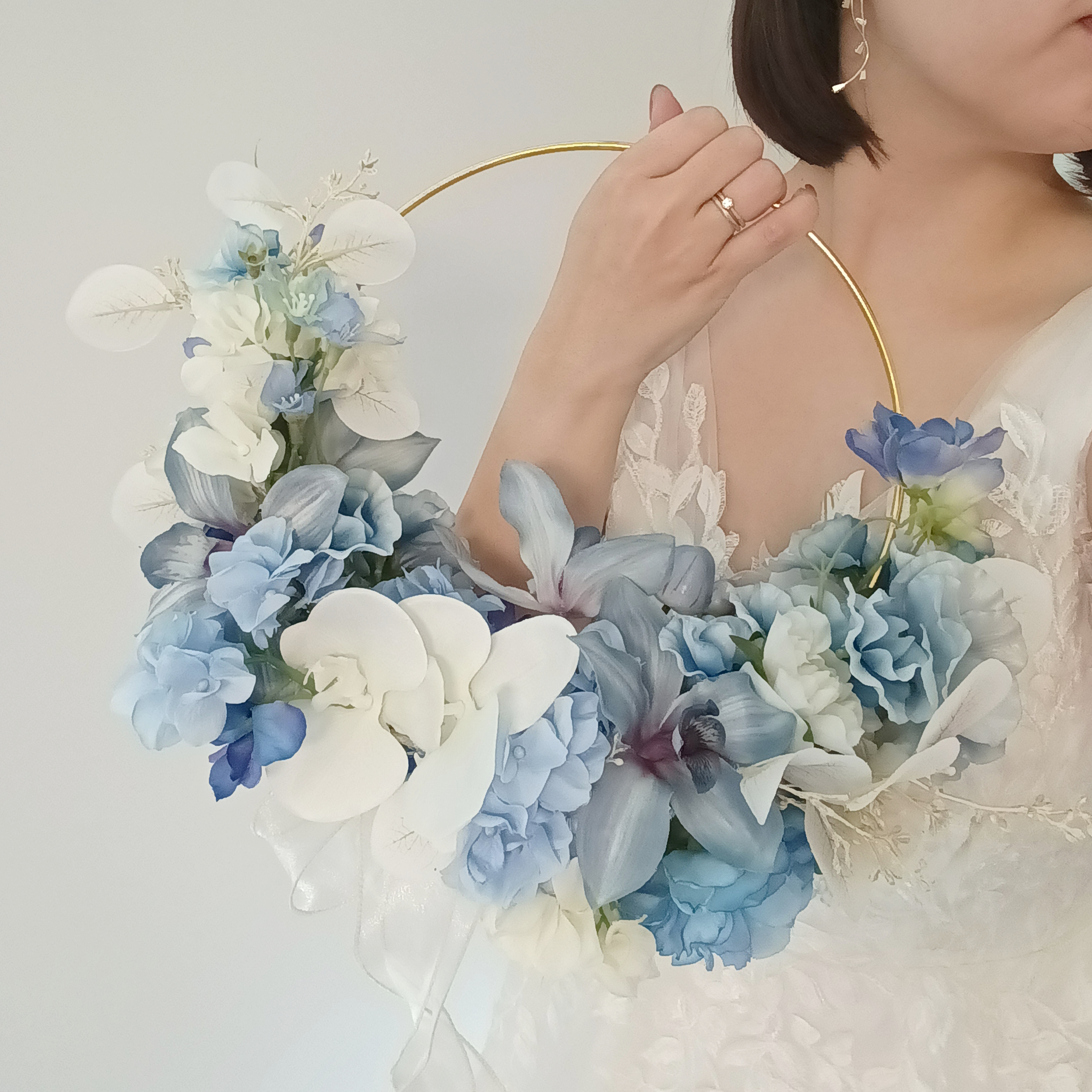 縁を繋ぐ爽やかブルーのフープブーケ｜胡蝶蘭×ダリア｜前撮り·結婚式·ホテル婚｜大人可愛い｜アーティフィシャルフラワー