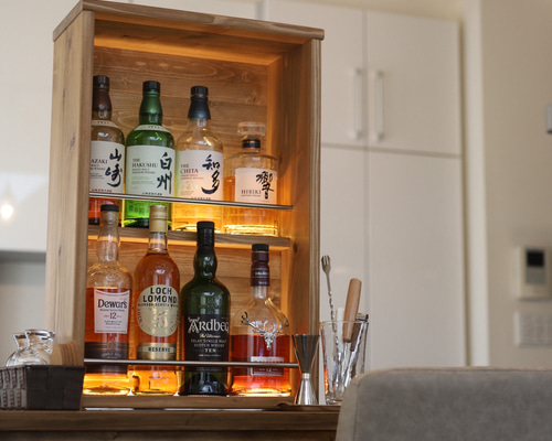 ウイスキーラック LEDライト付き ウイスキー棚 ウッドラック ホーム