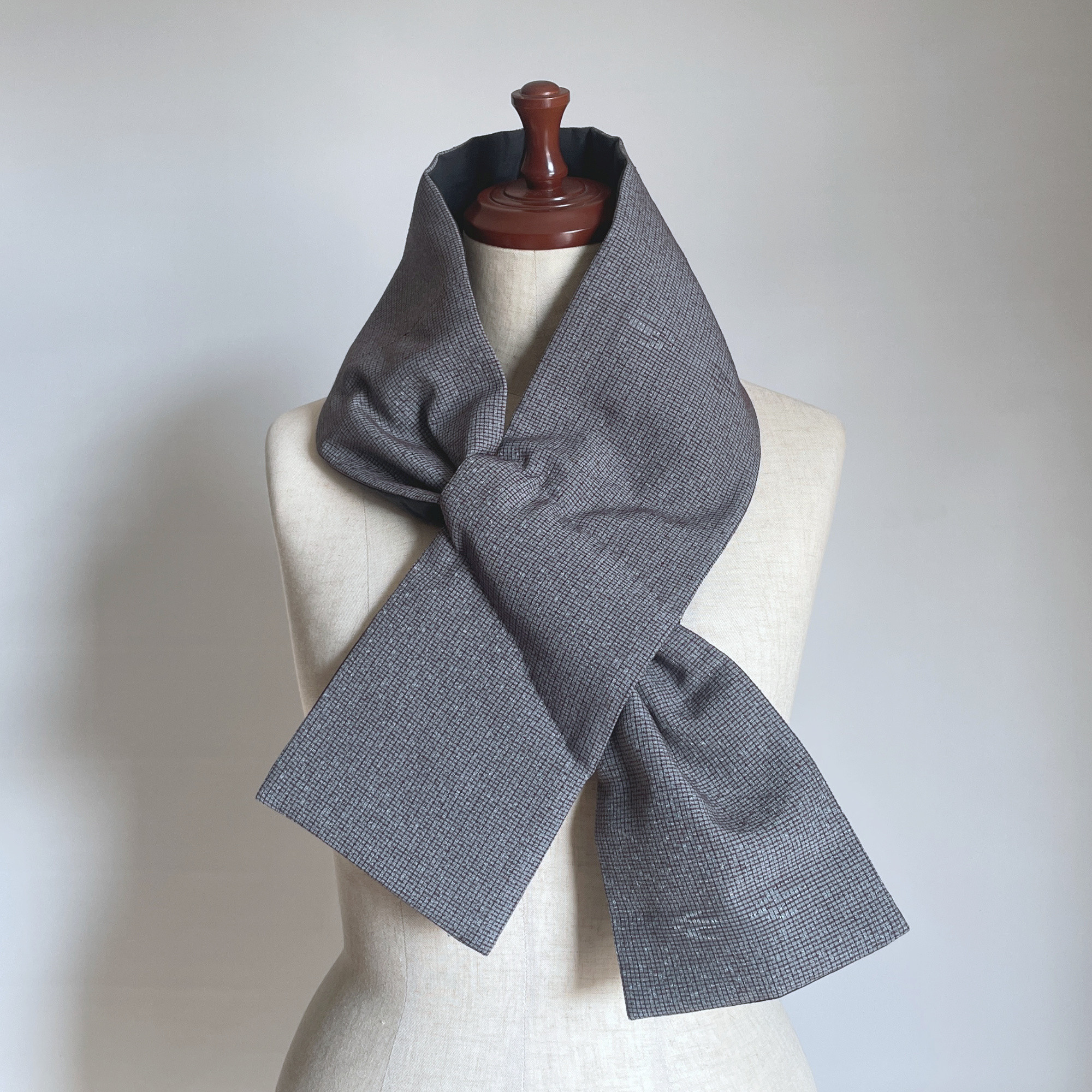 【1点もの】着物 襟巻き ネックウォーマー -絹着物地 青灰 格子に鳥 & 新毛斯 黒 NW718