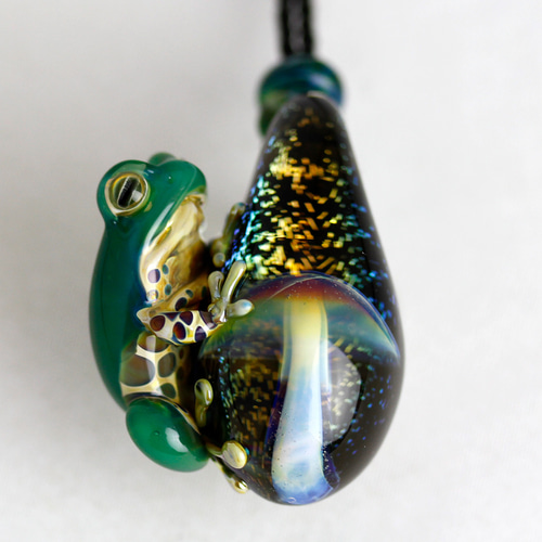 Frog（カエル）キノコネックレス602 ネックレス・ペンダント mahao