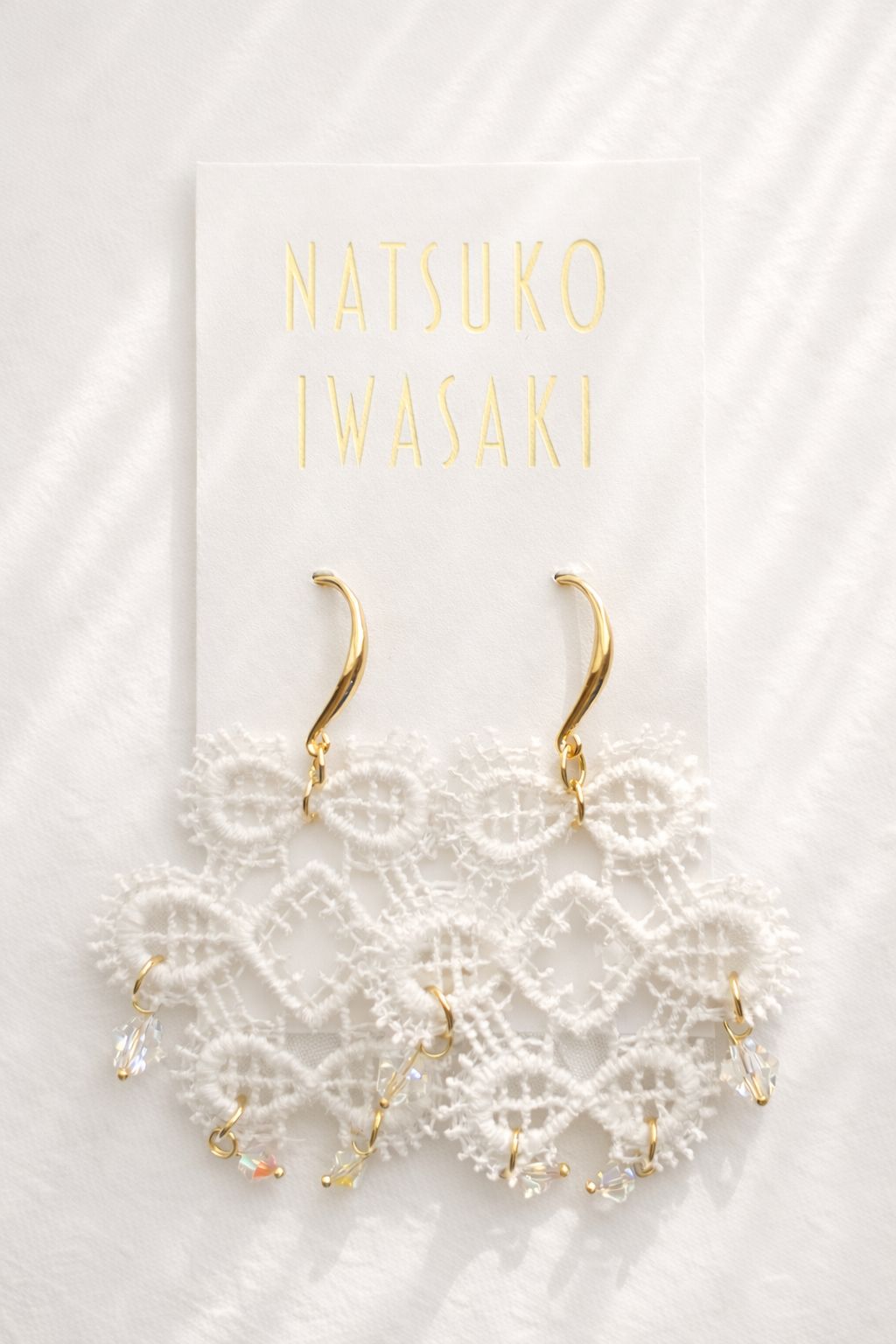 【レース主役の揺れるピアス｜オリエンタルな表情と透明感】《NATSUKO IWASAKI jewelry》